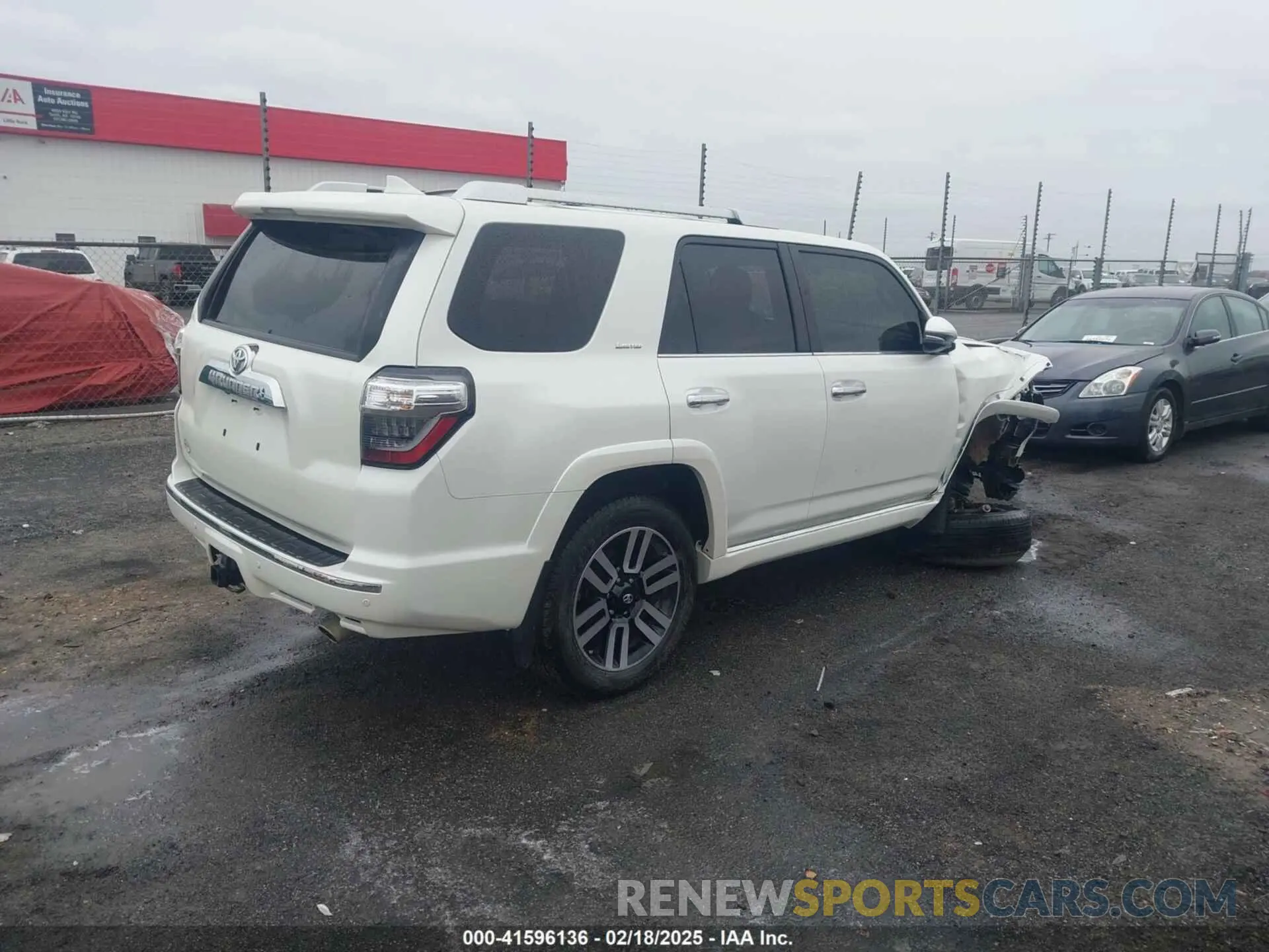 4 Photograph of a damaged car JTEKU5JR4M5892698 TOYOTA 4RUNNER 2021