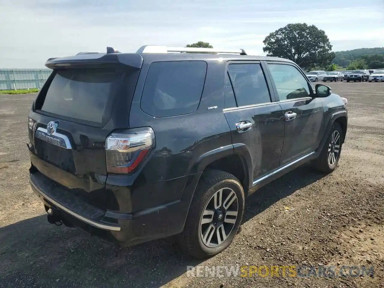 4 Photograph of a damaged car JTEKU5JR5M5941312 TOYOTA 4RUNNER 2021