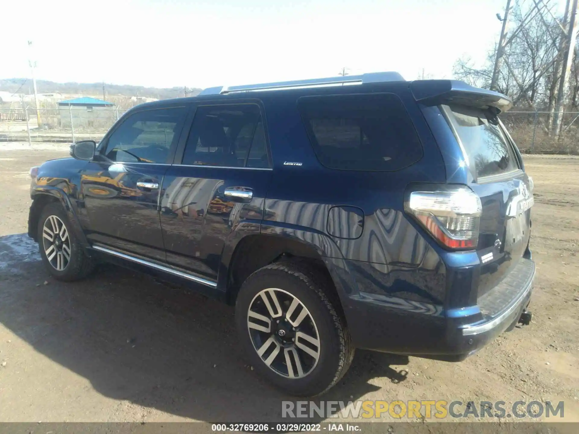 3 Photograph of a damaged car JTEKU5JR6M5870346 TOYOTA 4RUNNER 2021