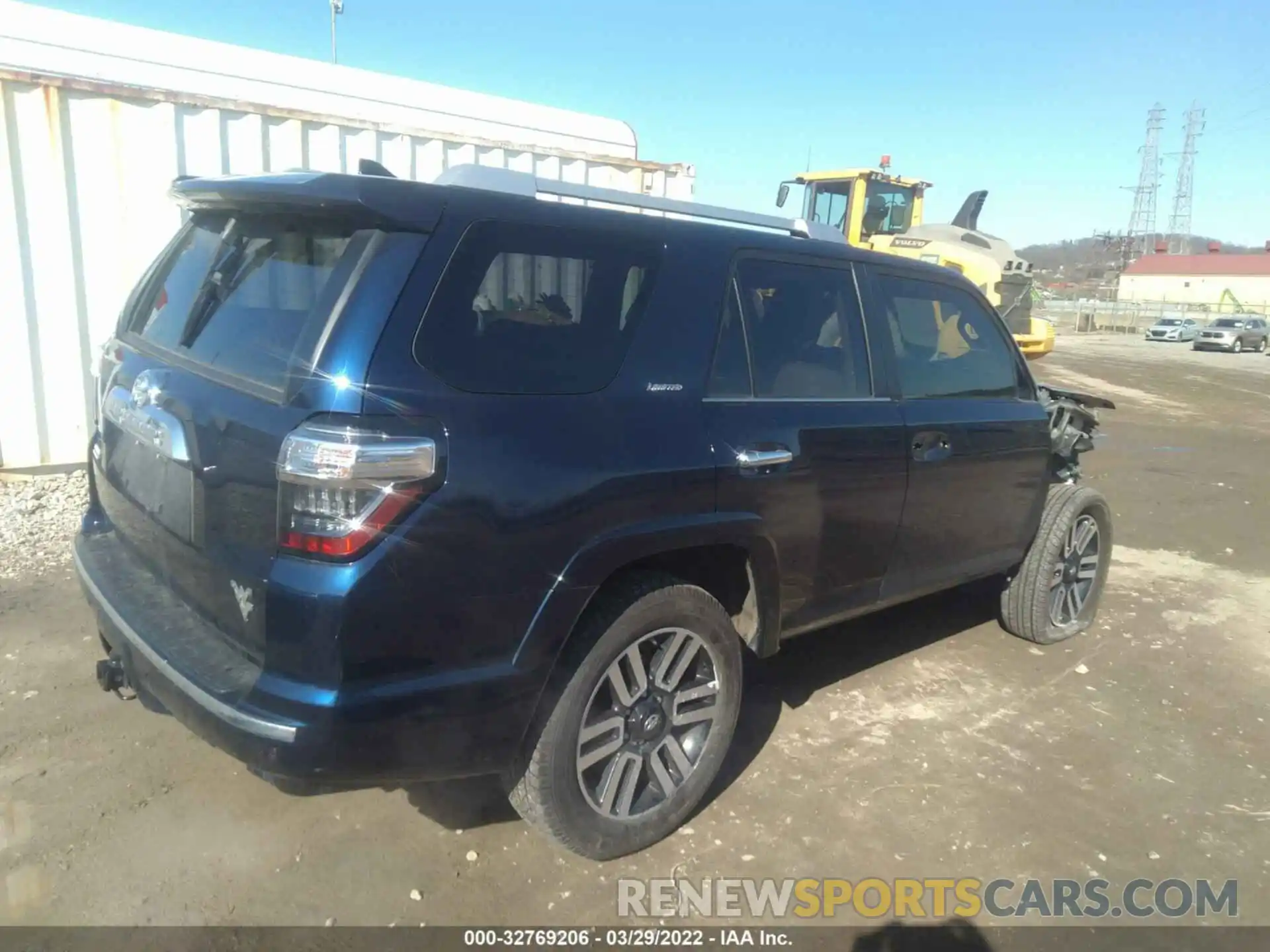 4 Photograph of a damaged car JTEKU5JR6M5870346 TOYOTA 4RUNNER 2021