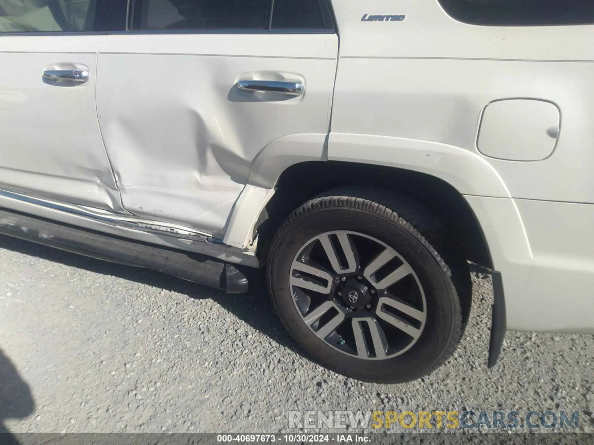 13 Photograph of a damaged car JTEKU5JR6M5881881 TOYOTA 4RUNNER 2021