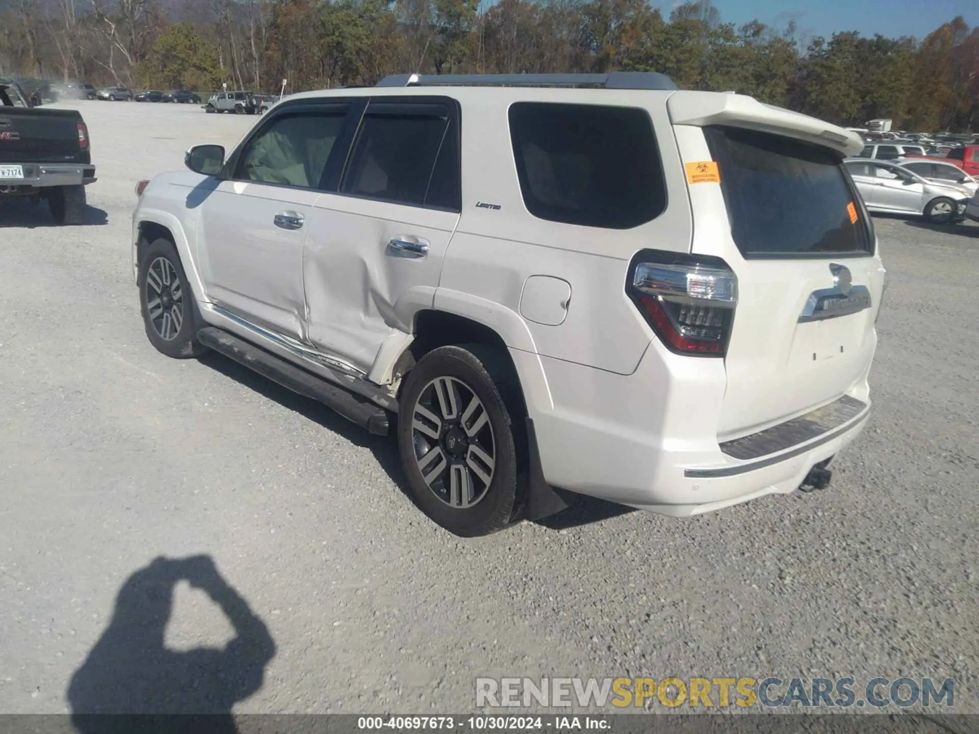 3 Photograph of a damaged car JTEKU5JR6M5881881 TOYOTA 4RUNNER 2021