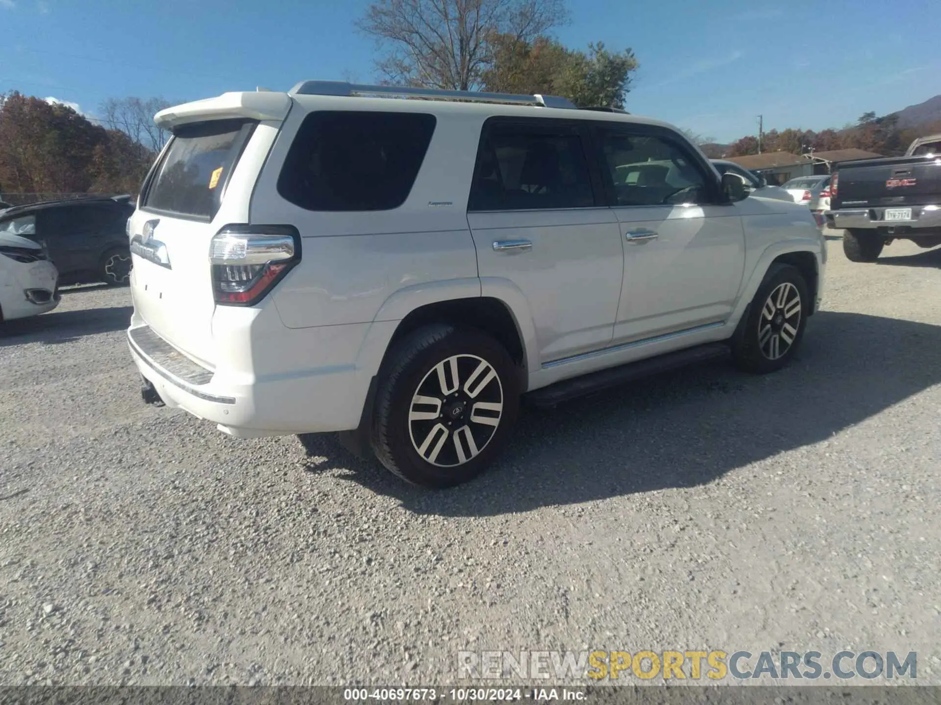 4 Photograph of a damaged car JTEKU5JR6M5881881 TOYOTA 4RUNNER 2021