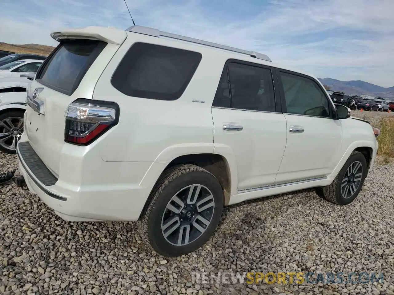 3 Photograph of a damaged car JTEKU5JR9M5948537 TOYOTA 4RUNNER 2021