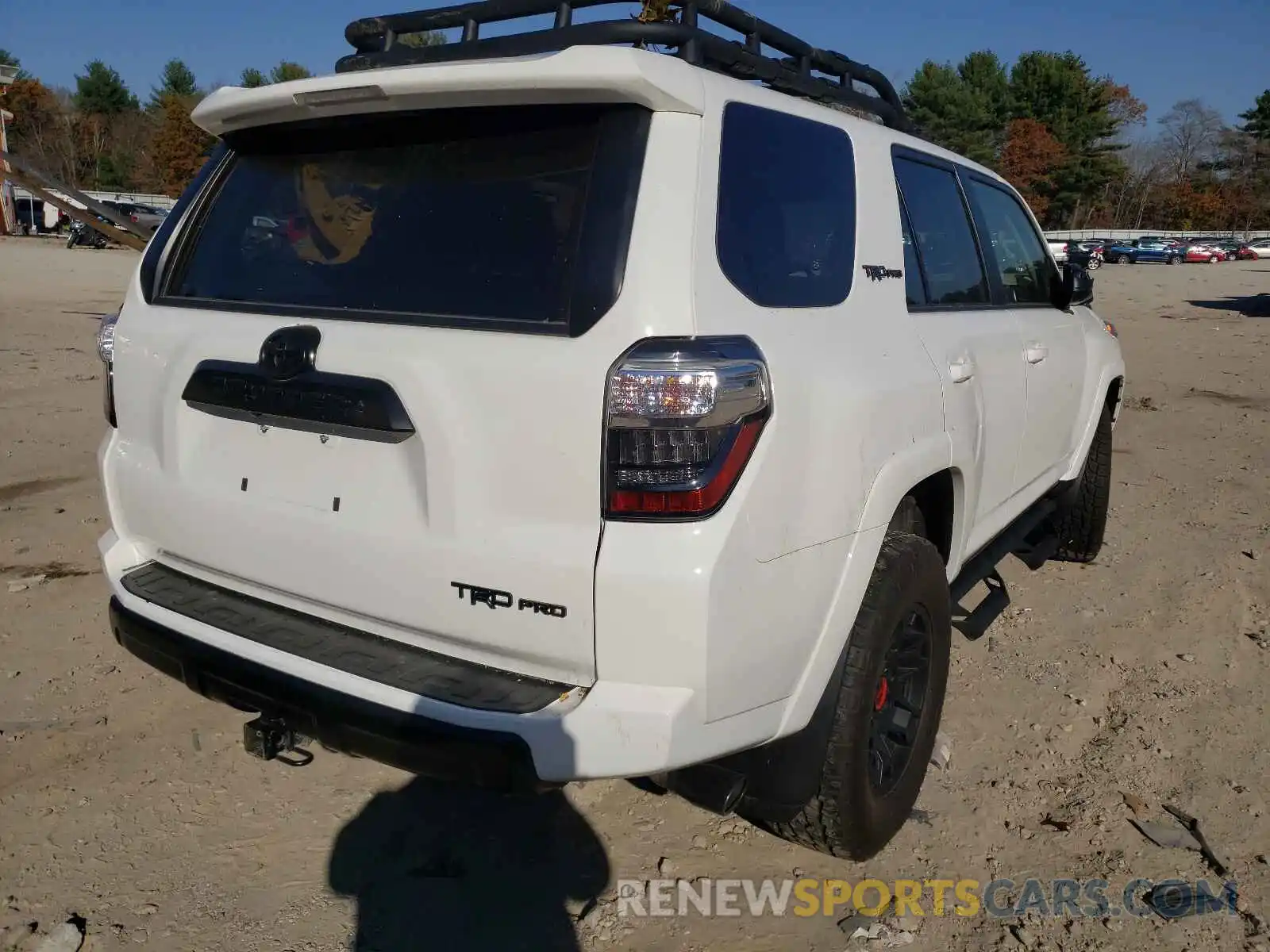 4 Photograph of a damaged car JTELU5JR0M5938404 TOYOTA 4RUNNER 2021