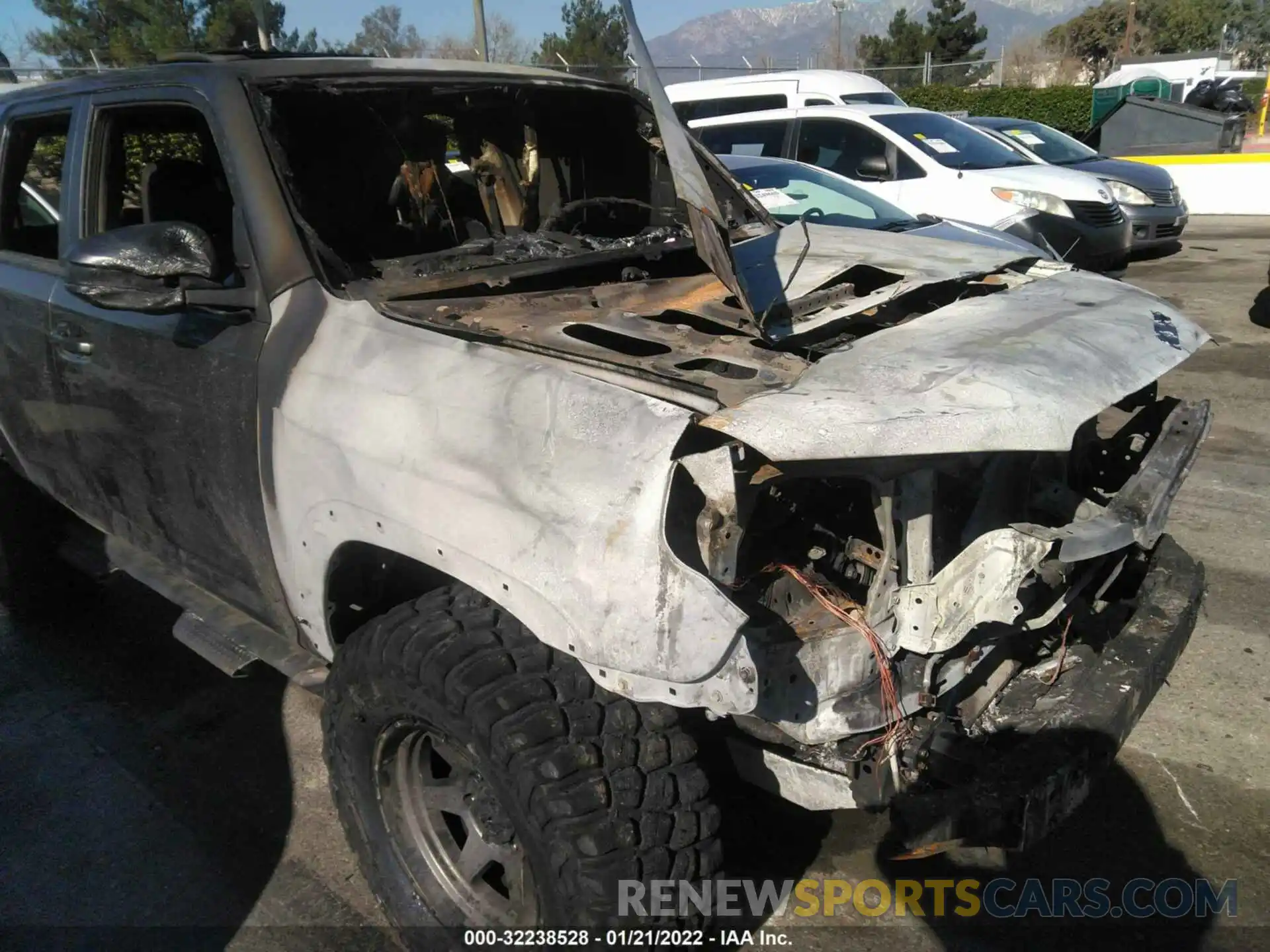 6 Photograph of a damaged car JTELU5JR2M5942731 TOYOTA 4RUNNER 2021