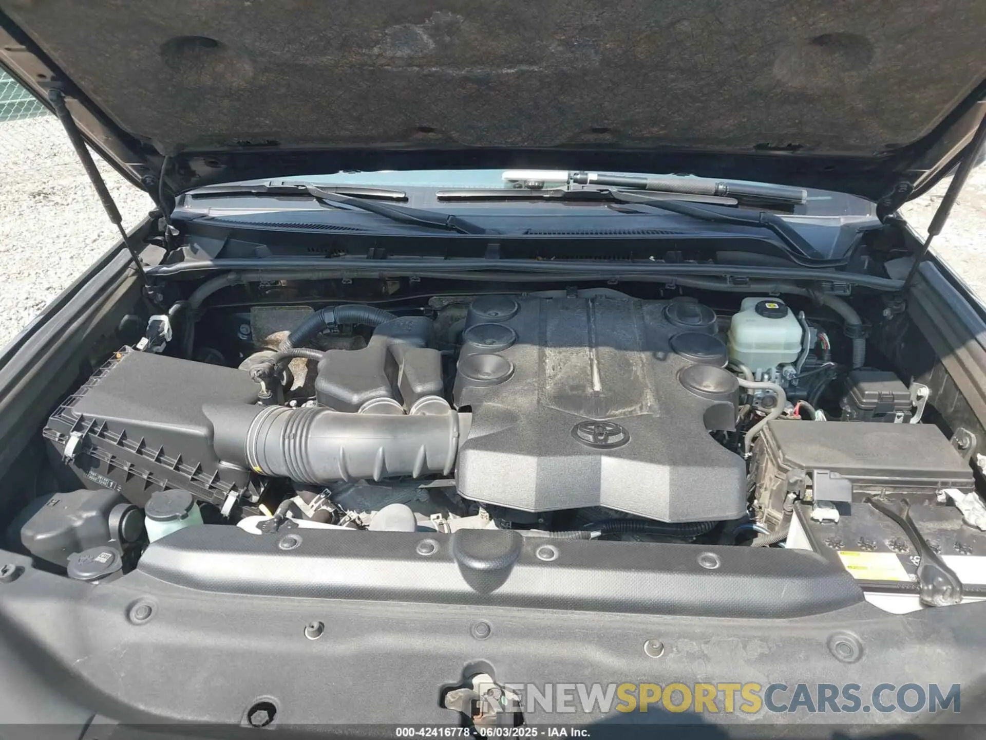 10 Photograph of a damaged car JTELU5JR3M5870244 TOYOTA 4RUNNER 2021