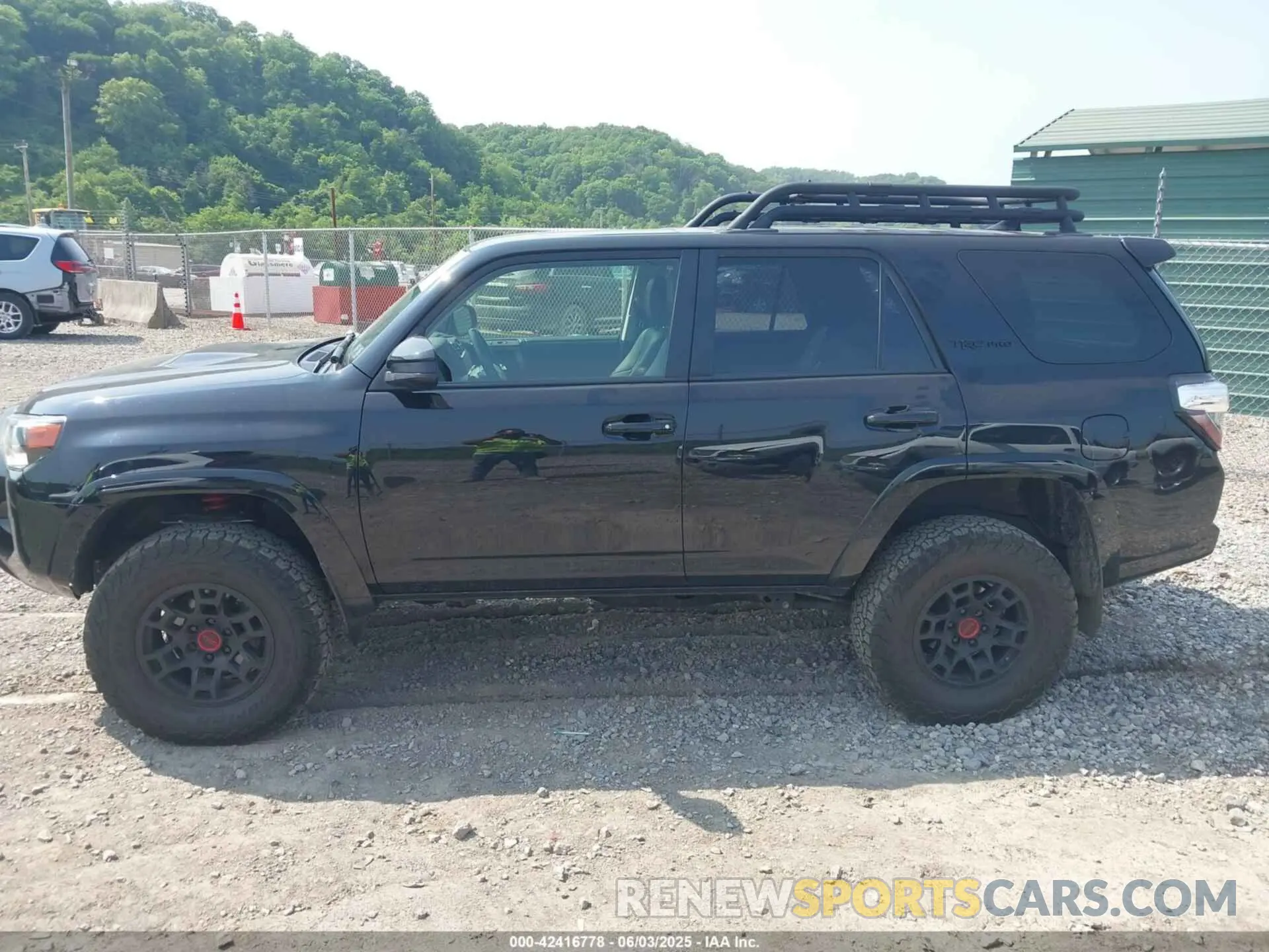 14 Photograph of a damaged car JTELU5JR3M5870244 TOYOTA 4RUNNER 2021