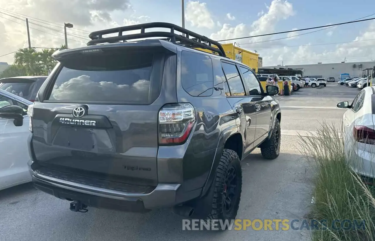 4 Photograph of a damaged car JTELU5JR4M5868907 TOYOTA 4RUNNER 2021