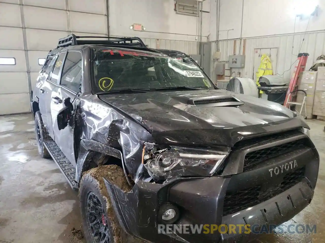 9 Photograph of a damaged car JTELU5JR4M5885562 TOYOTA 4RUNNER 2021