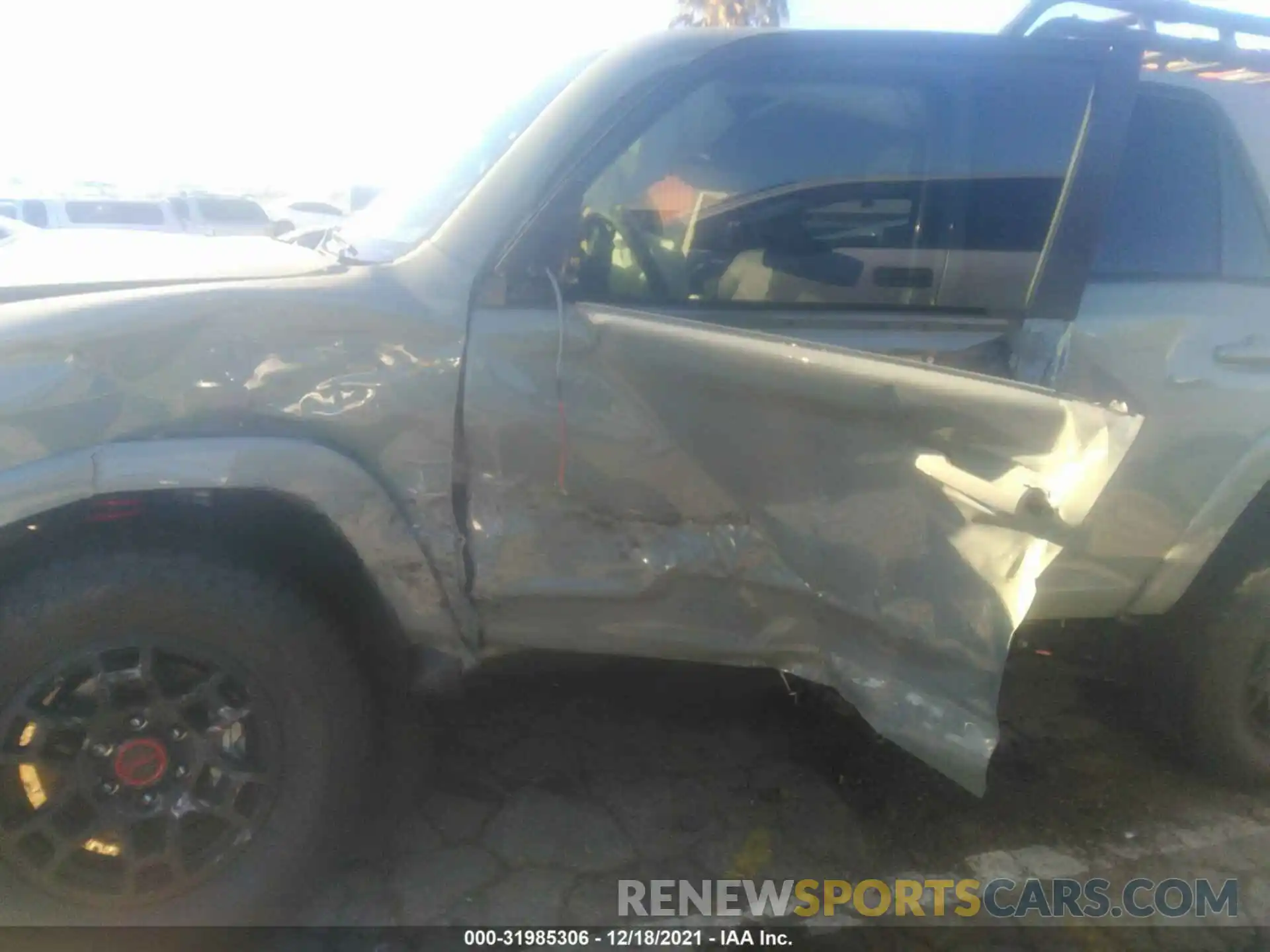 6 Photograph of a damaged car JTELU5JR6M5931330 TOYOTA 4RUNNER 2021