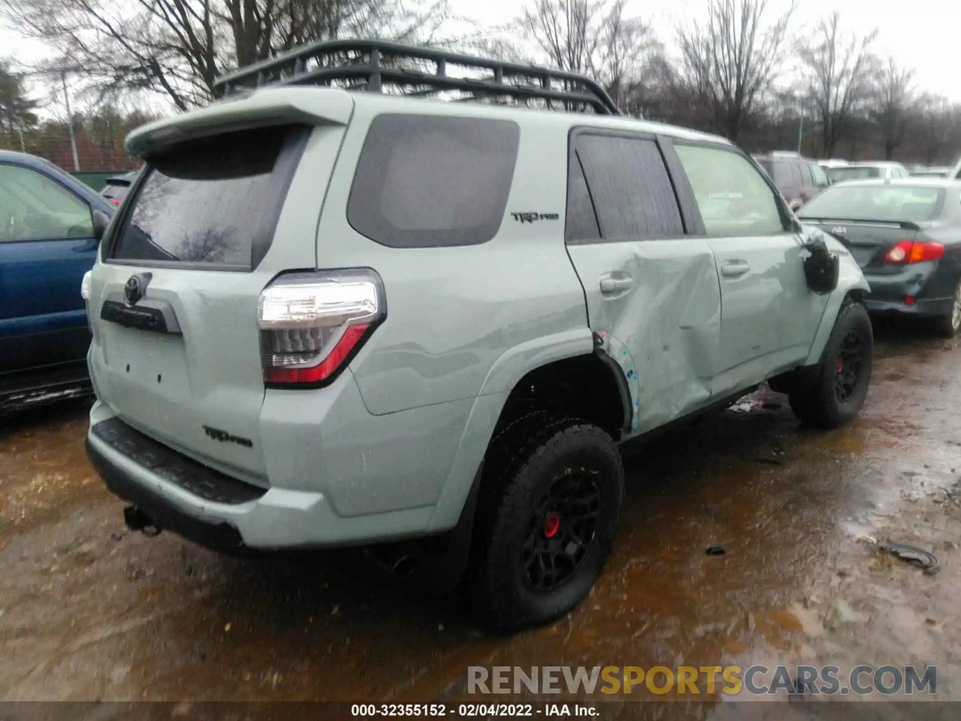 4 Photograph of a damaged car JTELU5JR7M5914116 TOYOTA 4RUNNER 2021