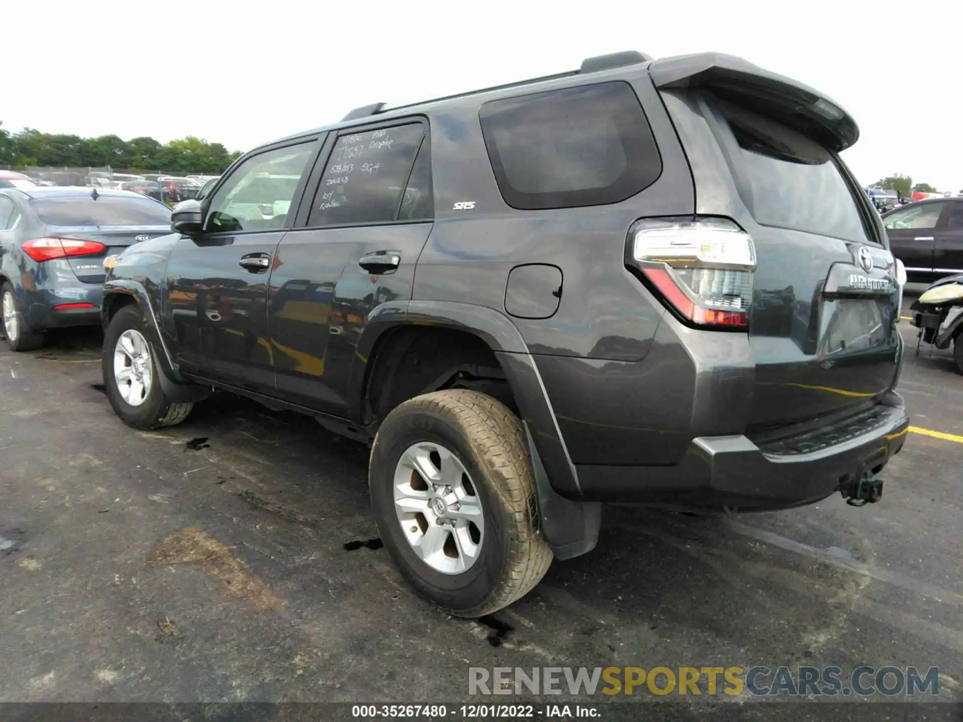 3 Photograph of a damaged car JTEMU5JR0M5858427 TOYOTA 4RUNNER 2021