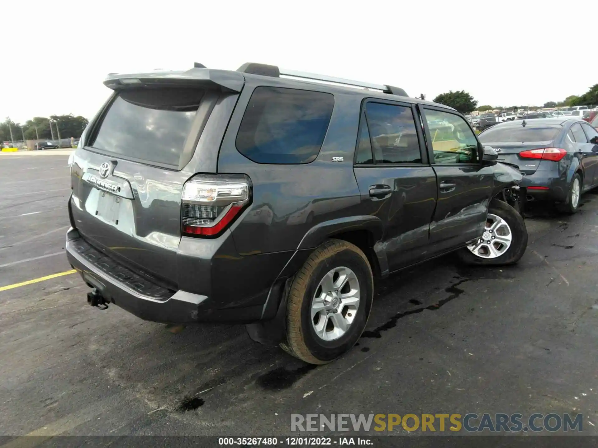 4 Photograph of a damaged car JTEMU5JR0M5858427 TOYOTA 4RUNNER 2021