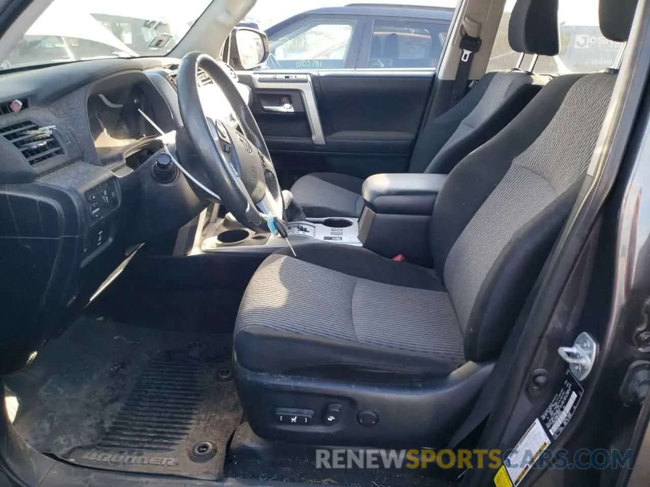 7 Photograph of a damaged car JTEMU5JR0M5868908 TOYOTA 4RUNNER 2021