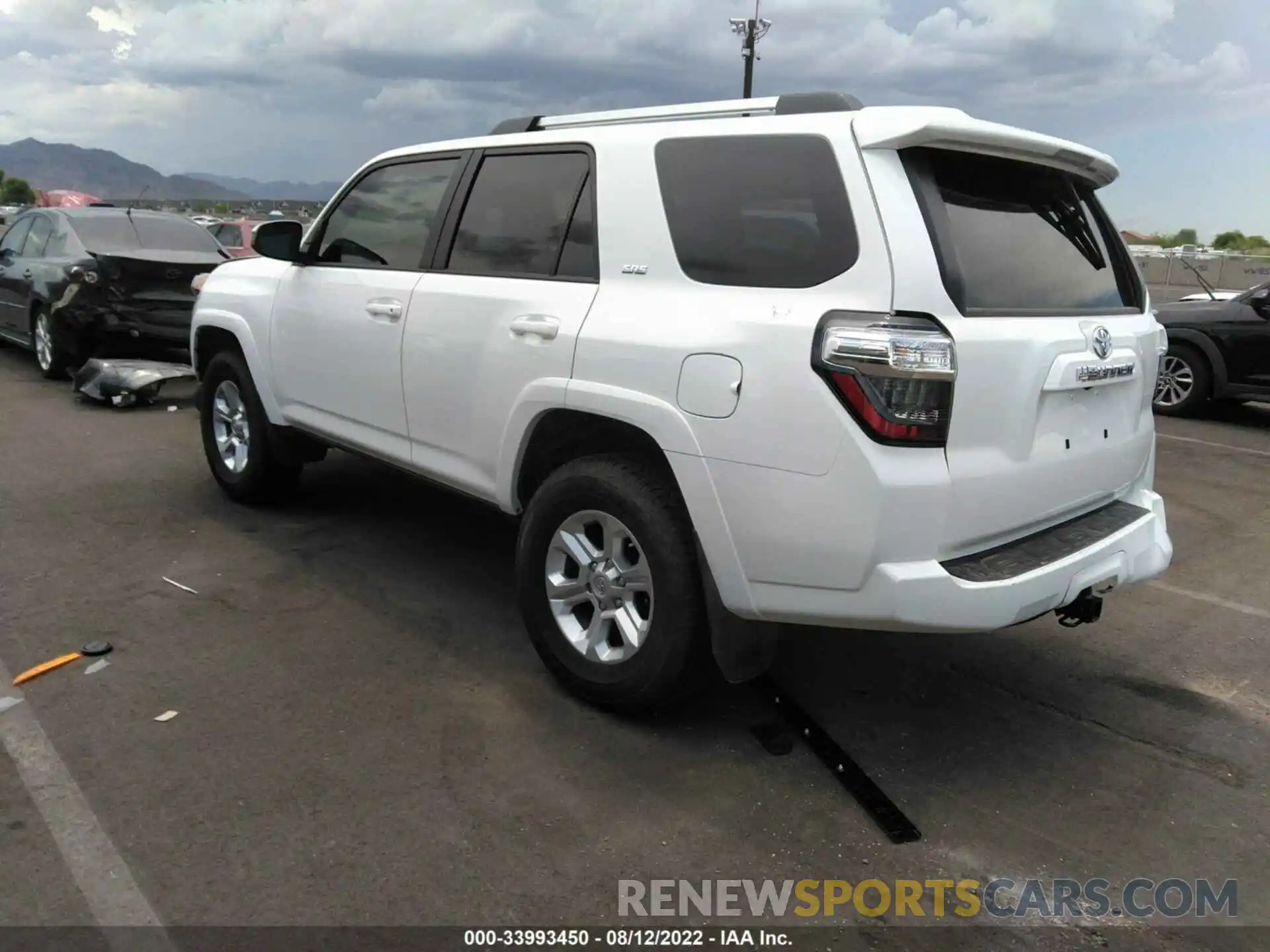 3 Photograph of a damaged car JTEMU5JR0M5872246 TOYOTA 4RUNNER 2021