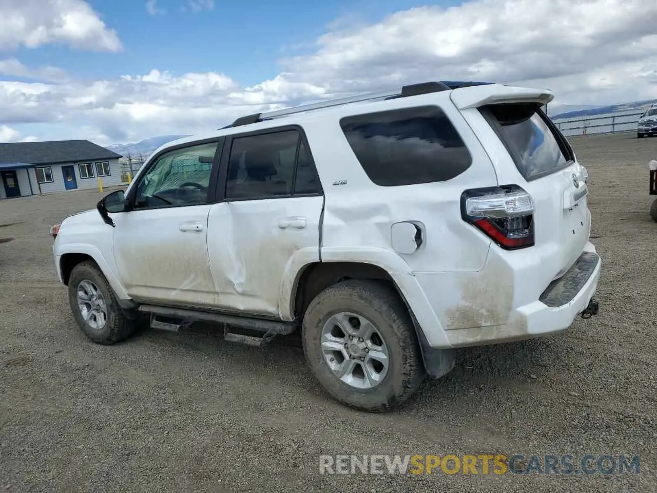 2 Photograph of a damaged car JTEMU5JR0M5876409 TOYOTA 4RUNNER 2021