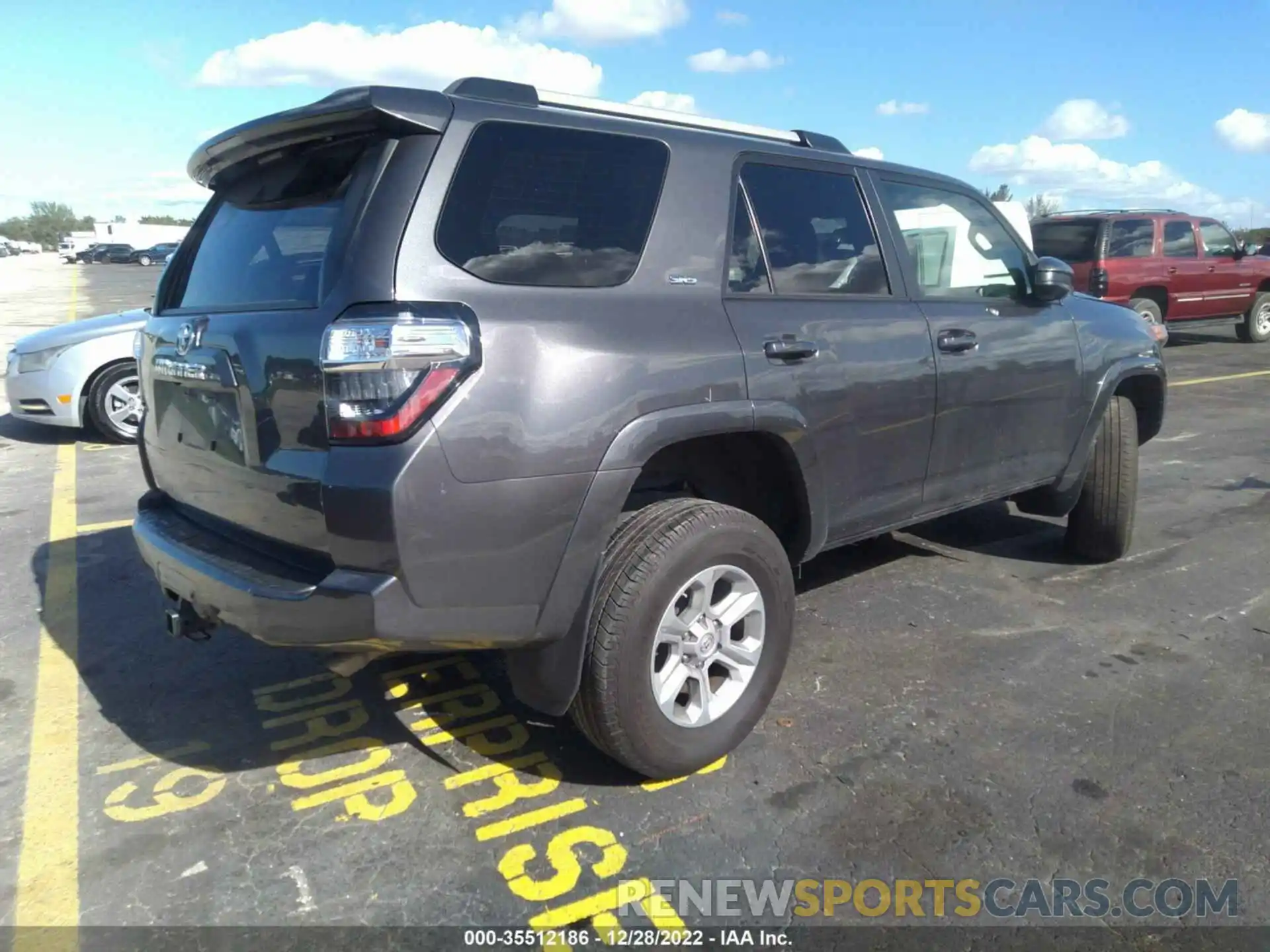 4 Photograph of a damaged car JTEMU5JR1M5905514 TOYOTA 4RUNNER 2021