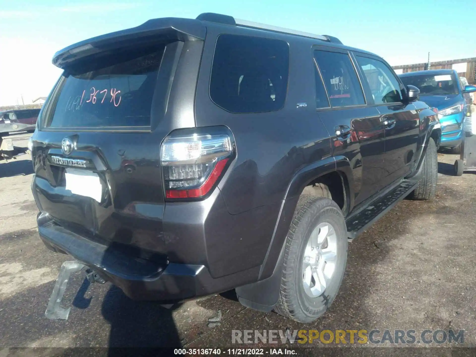 4 Photograph of a damaged car JTEMU5JR1M5920532 TOYOTA 4RUNNER 2021