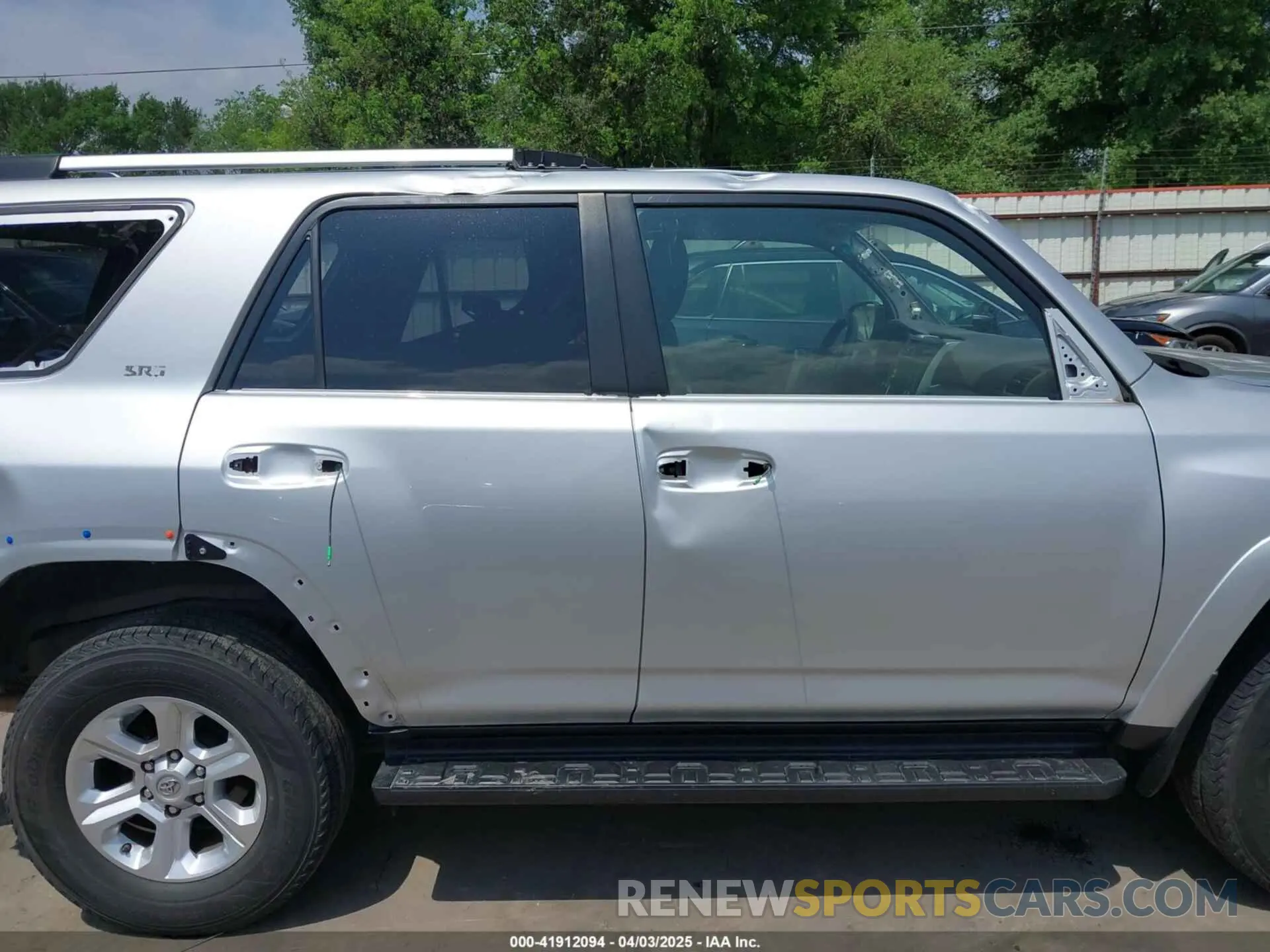 14 Photograph of a damaged car JTEMU5JR1M5929960 TOYOTA 4RUNNER 2021