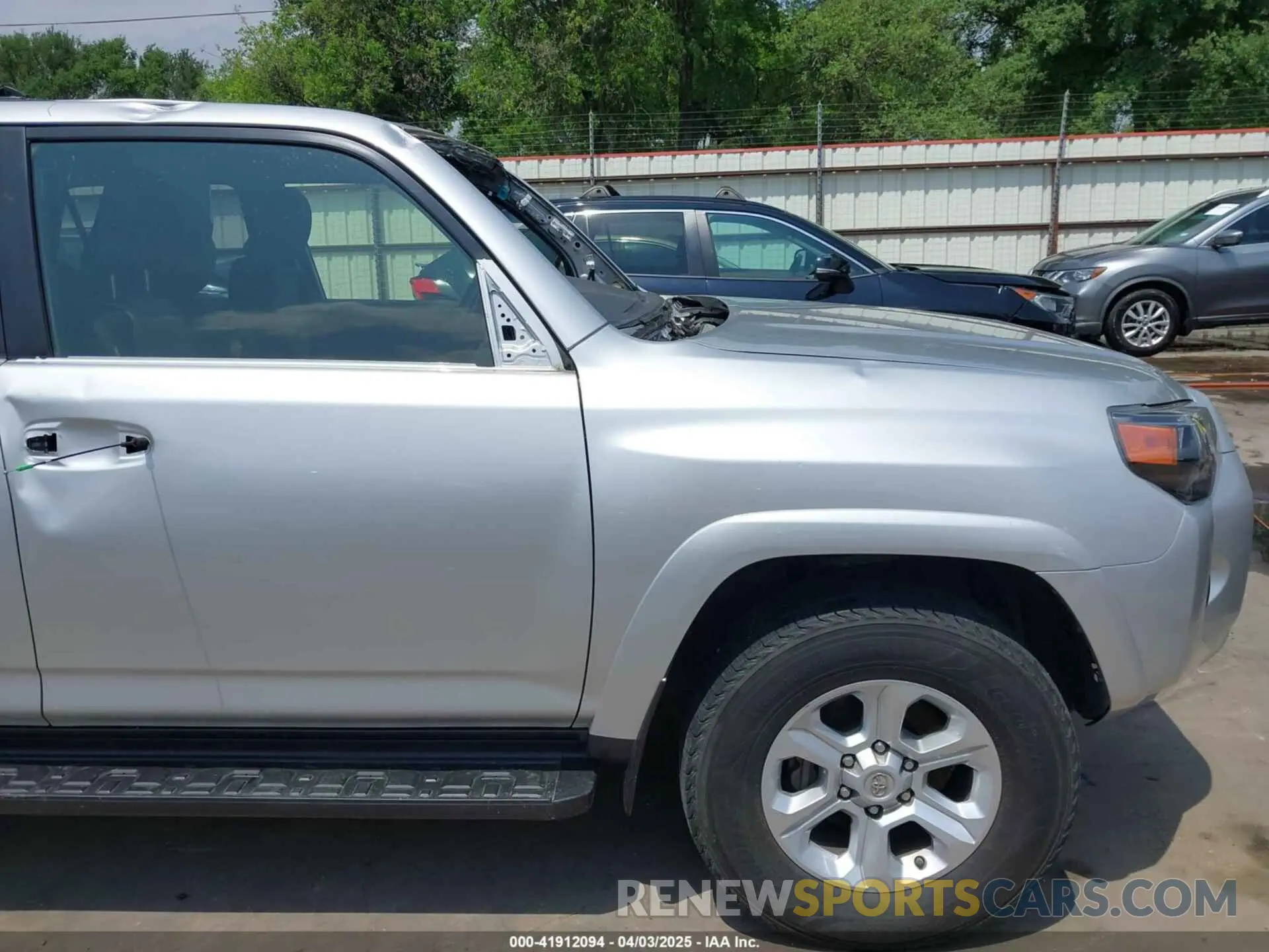 21 Photograph of a damaged car JTEMU5JR1M5929960 TOYOTA 4RUNNER 2021