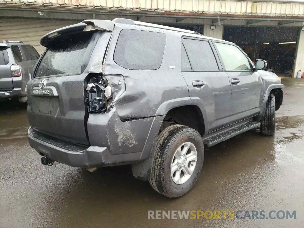 4 Photograph of a damaged car JTEMU5JR2M5934679 TOYOTA 4RUNNER 2021