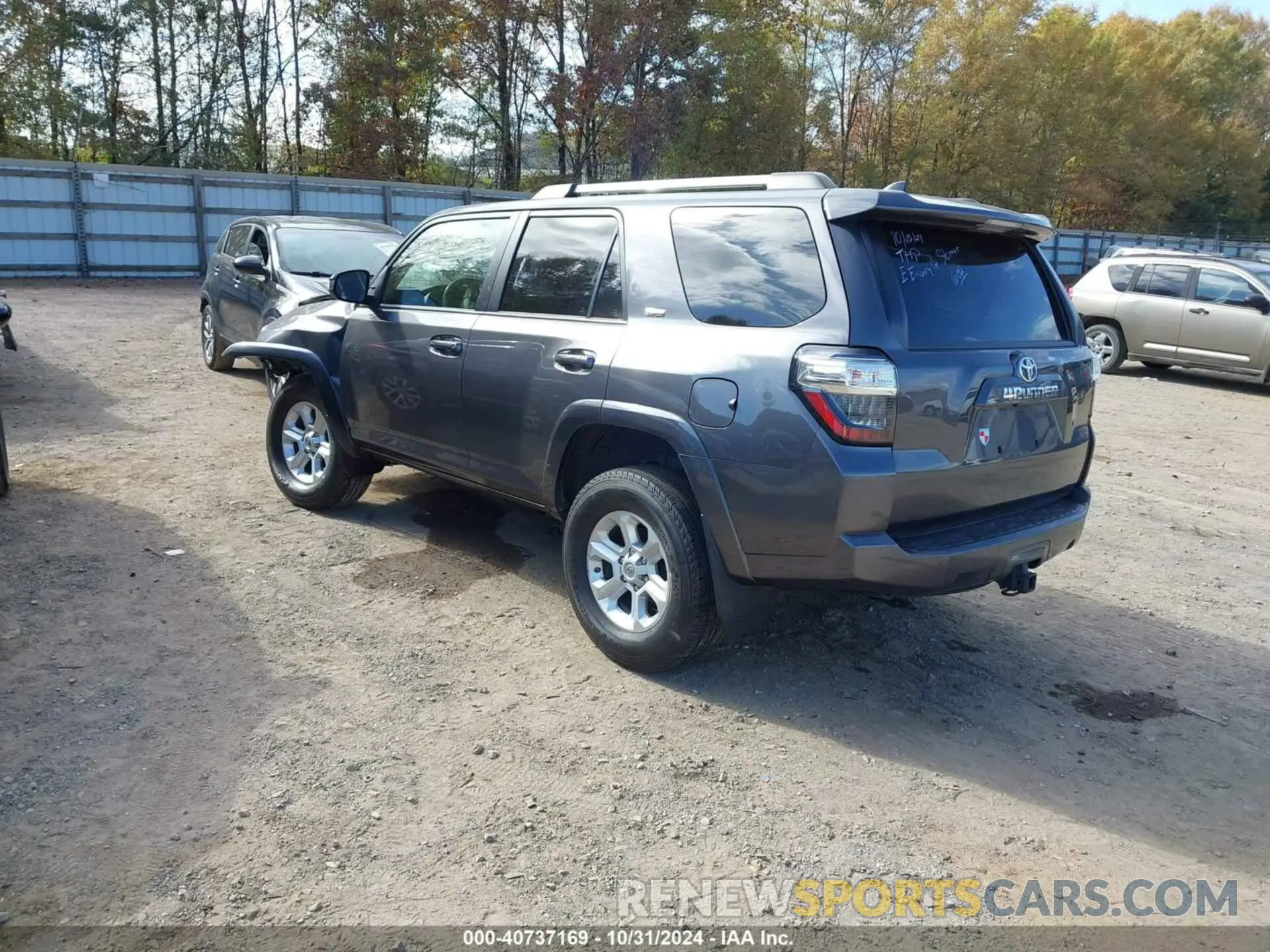 3 Photograph of a damaged car JTEMU5JR2M5947822 TOYOTA 4RUNNER 2021