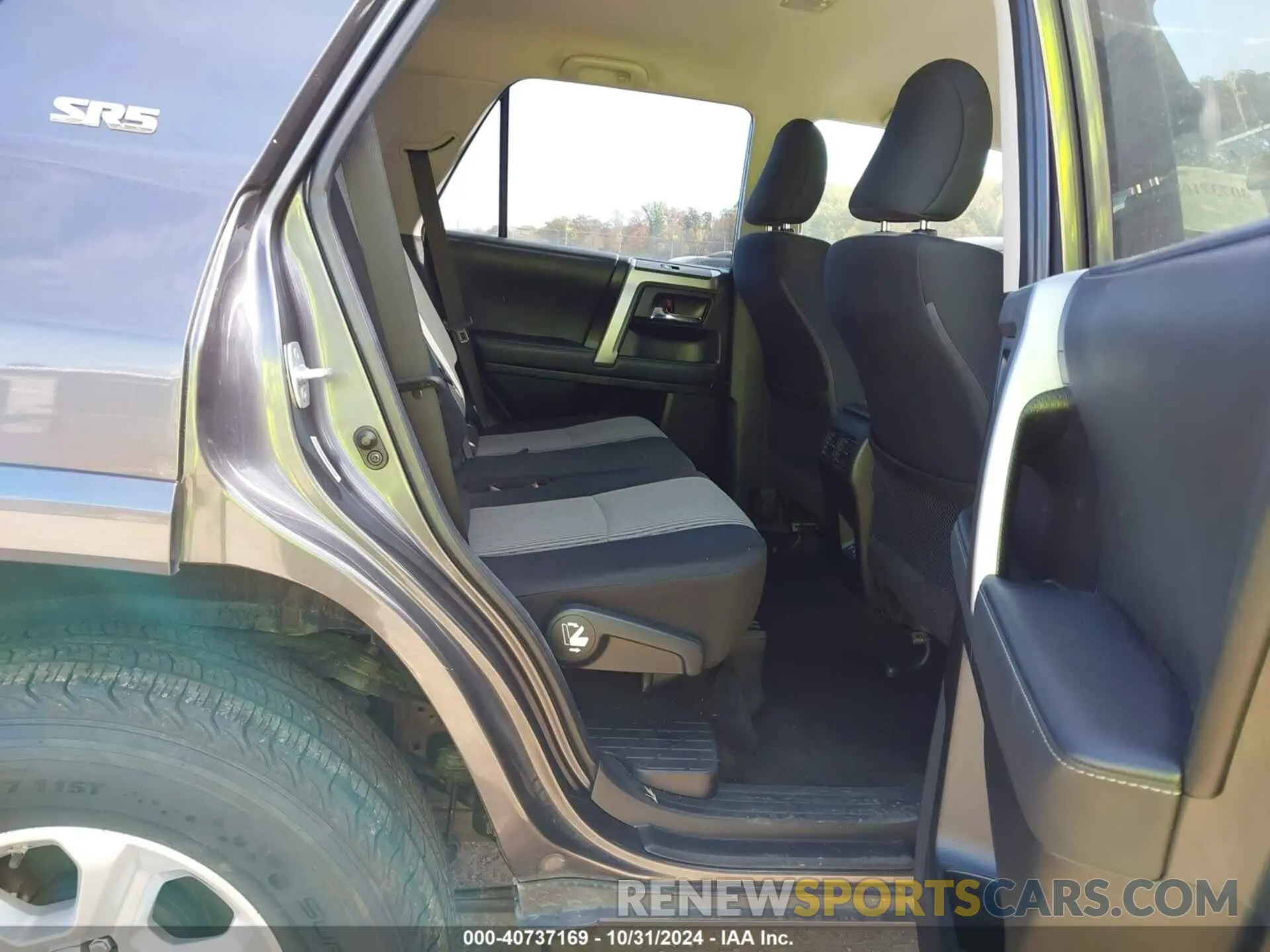 8 Photograph of a damaged car JTEMU5JR2M5947822 TOYOTA 4RUNNER 2021