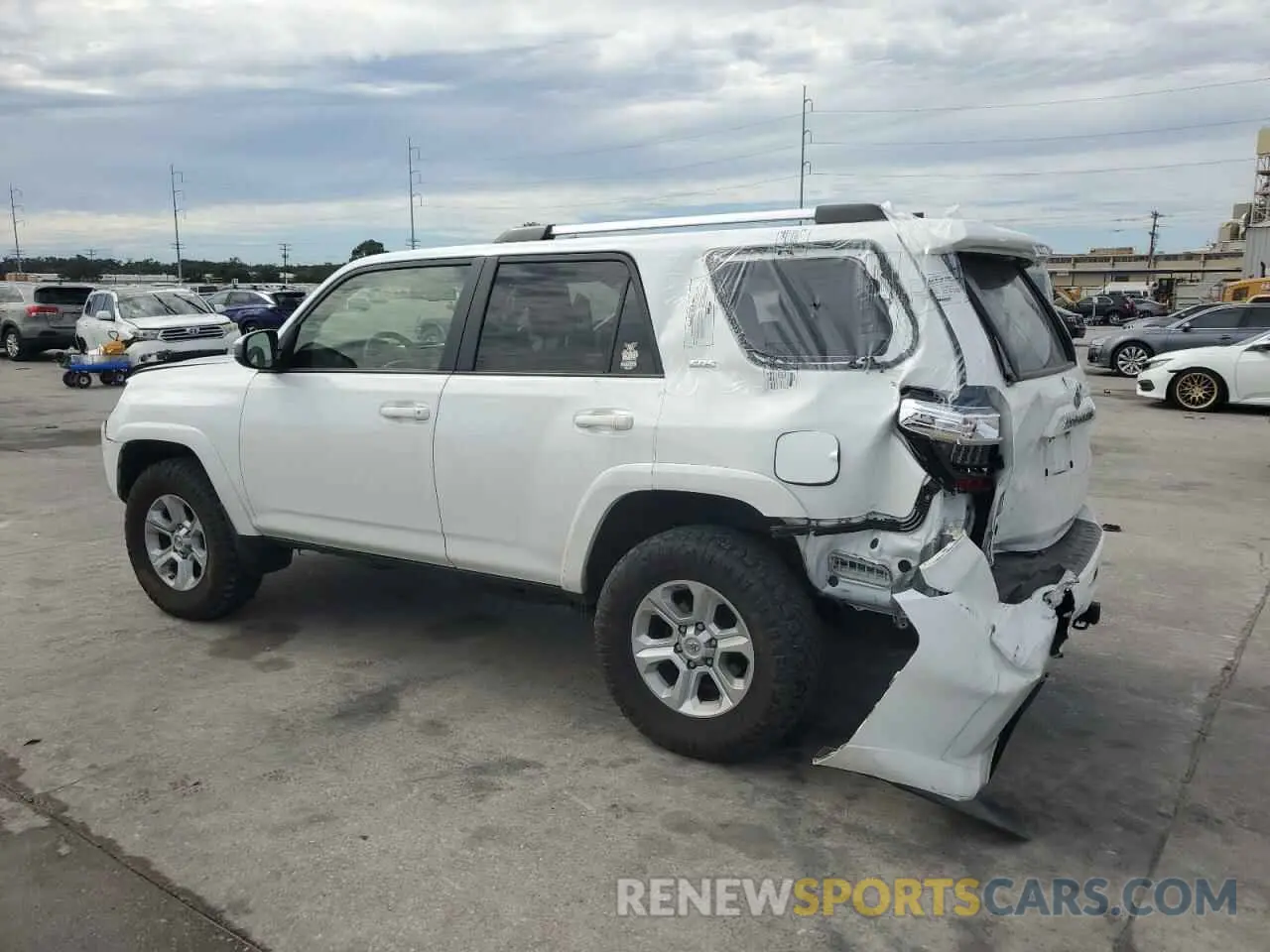 2 Photograph of a damaged car JTEMU5JR2M5966631 TOYOTA 4RUNNER 2021