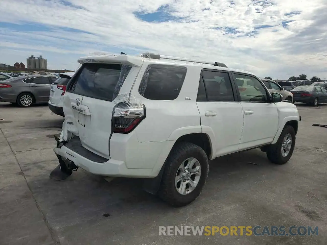 3 Photograph of a damaged car JTEMU5JR2M5966631 TOYOTA 4RUNNER 2021