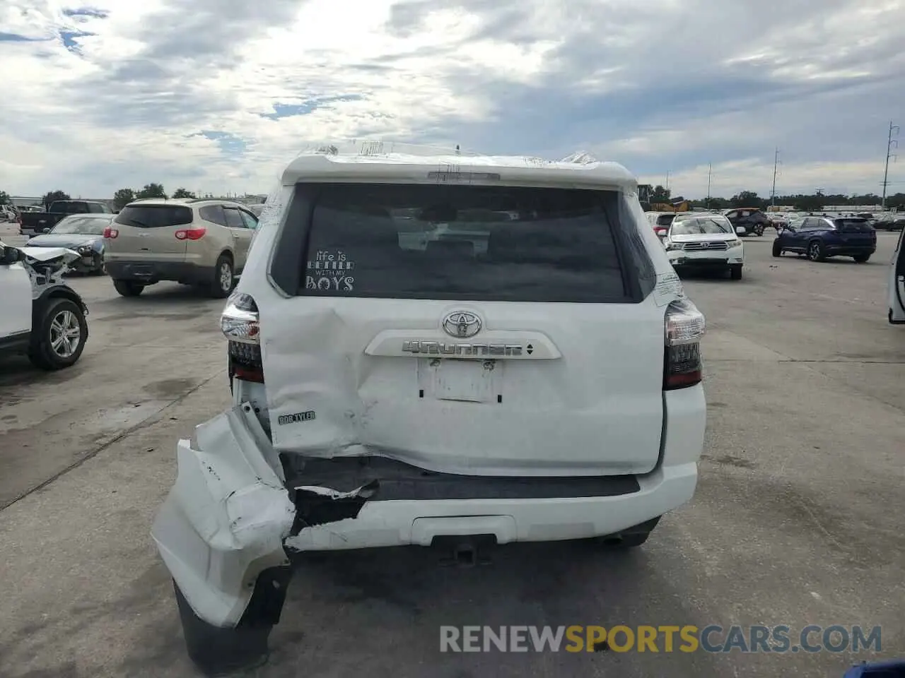 6 Photograph of a damaged car JTEMU5JR2M5966631 TOYOTA 4RUNNER 2021