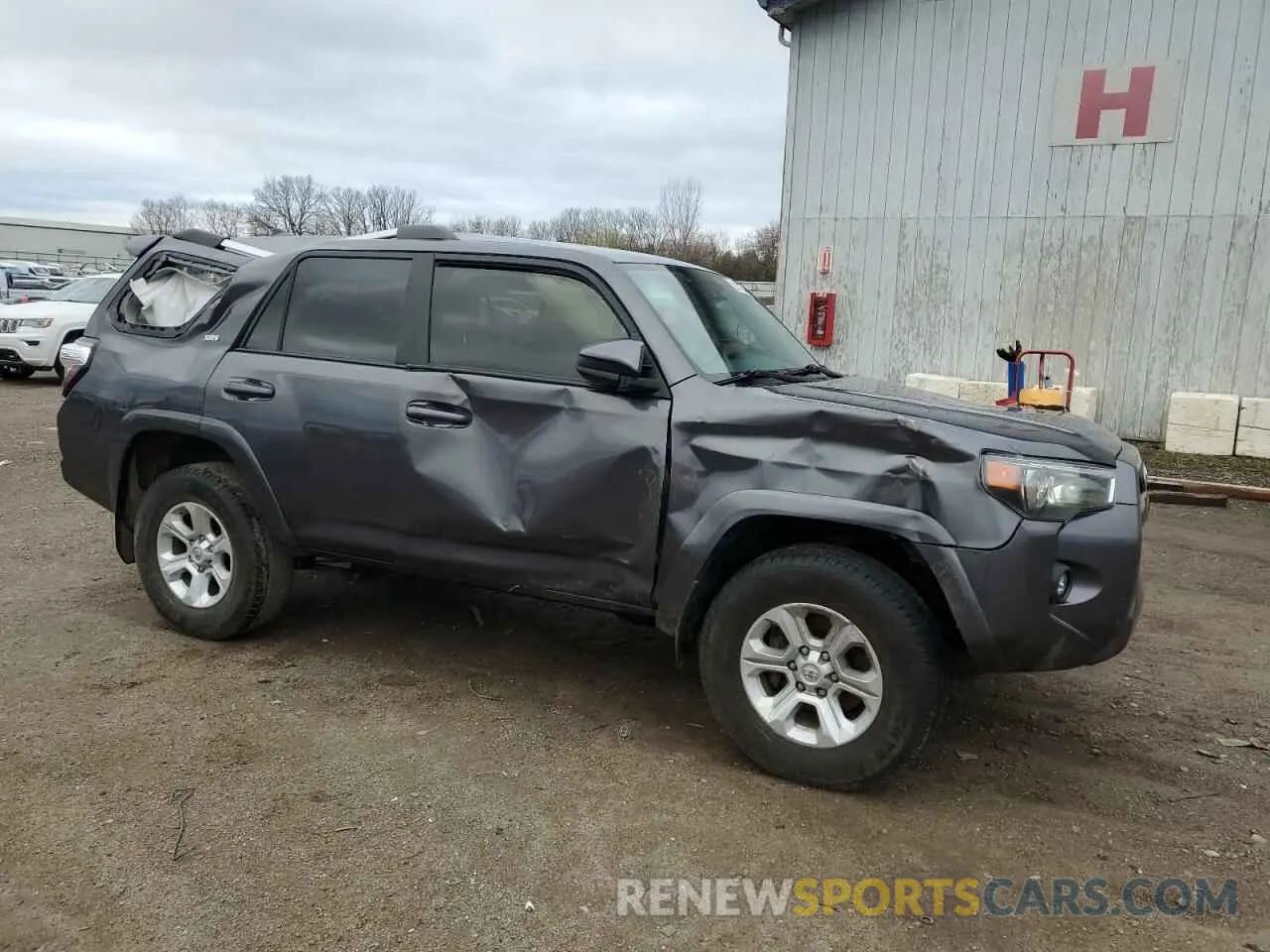 4 Photograph of a damaged car JTEMU5JR3M5840827 TOYOTA 4RUNNER 2021