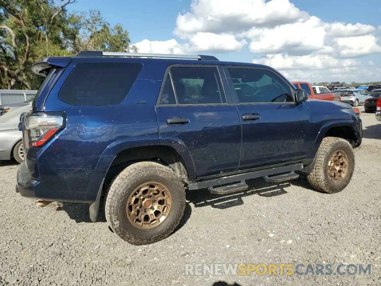 3 Photograph of a damaged car JTEMU5JR3M5942869 TOYOTA 4RUNNER 2021