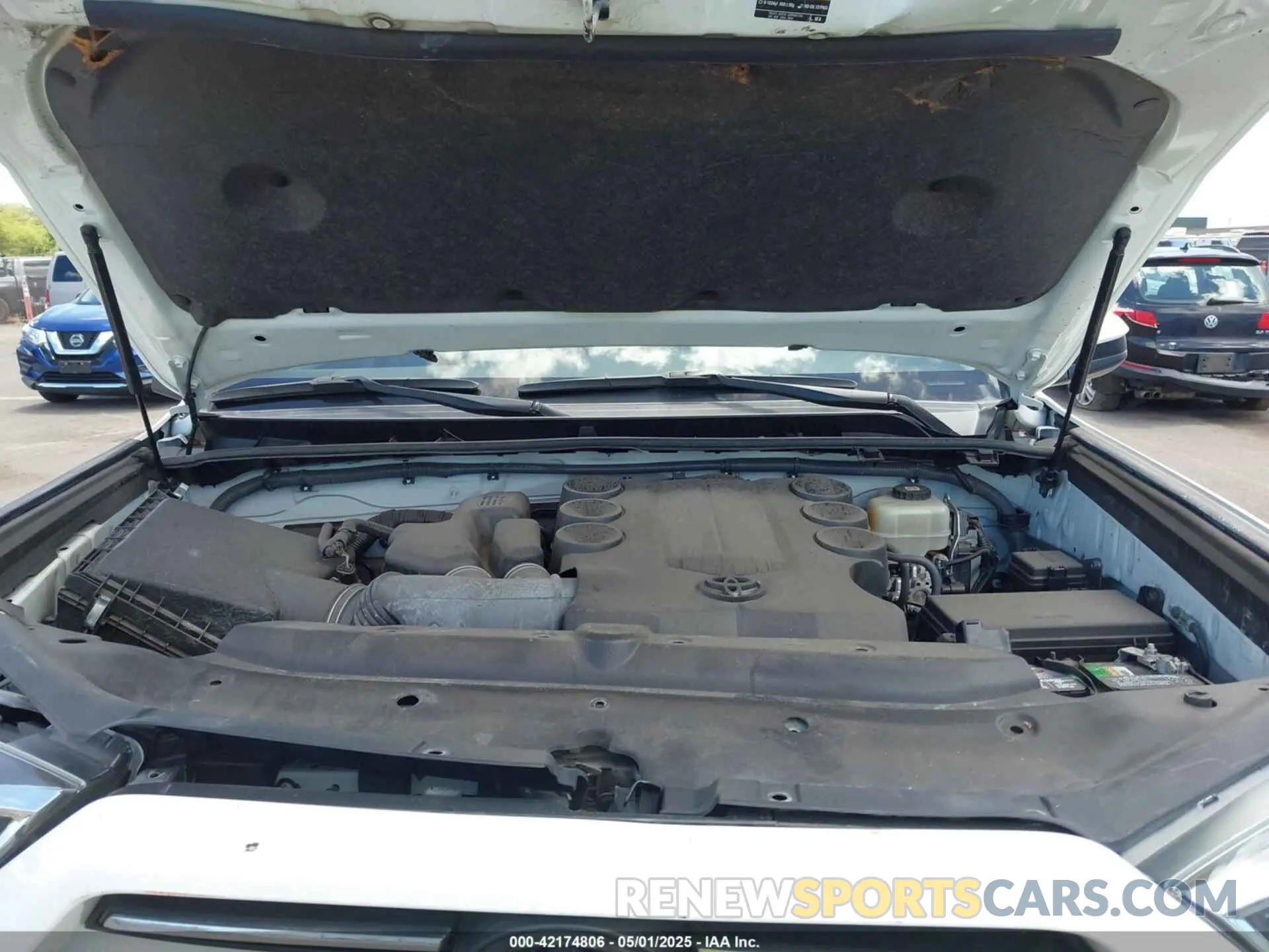 10 Photograph of a damaged car JTEMU5JR3M5944752 TOYOTA 4RUNNER 2021