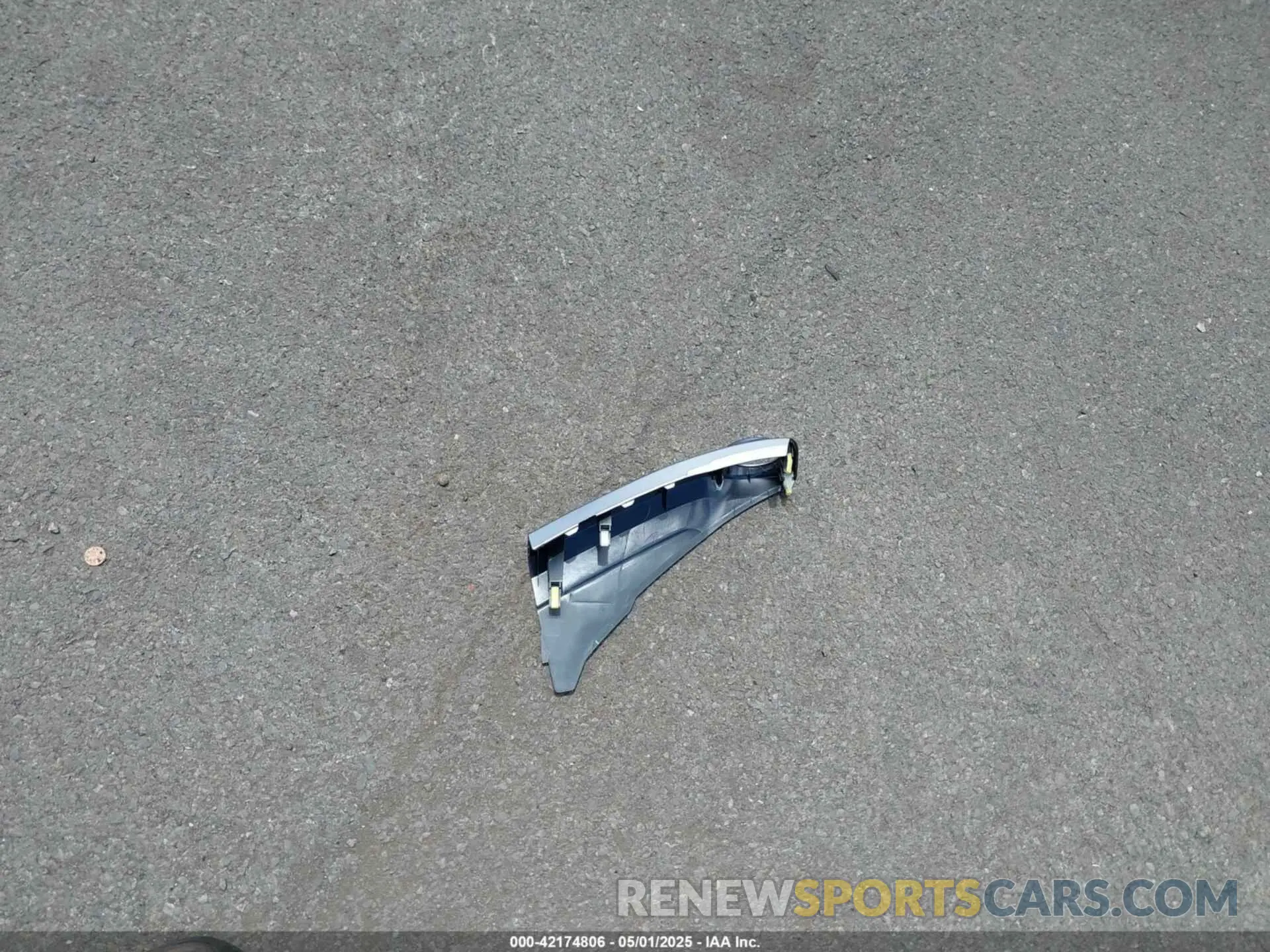 11 Photograph of a damaged car JTEMU5JR3M5944752 TOYOTA 4RUNNER 2021