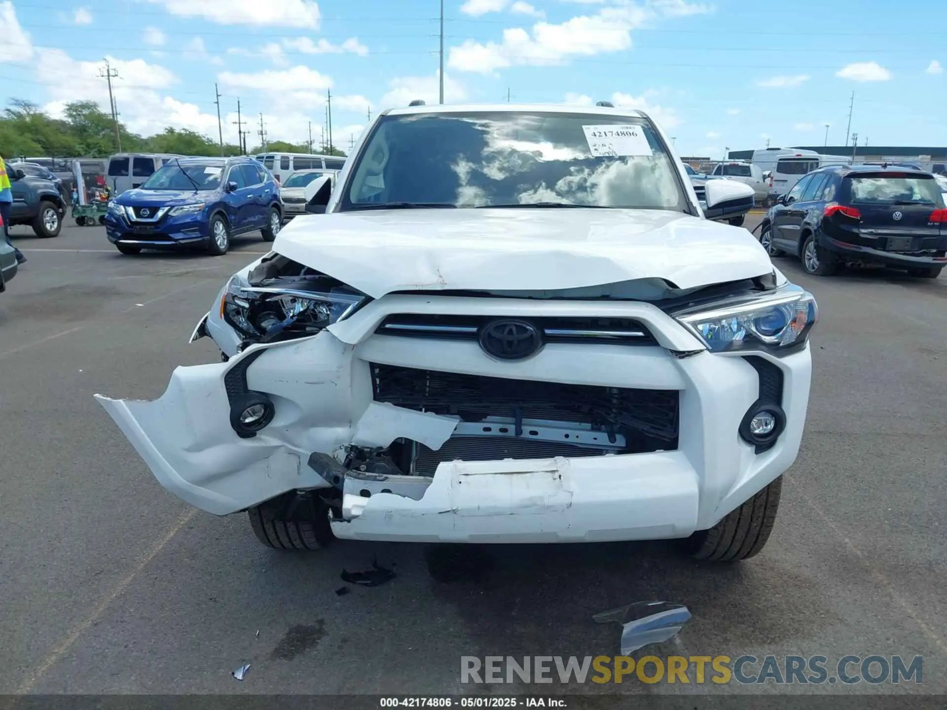 12 Photograph of a damaged car JTEMU5JR3M5944752 TOYOTA 4RUNNER 2021