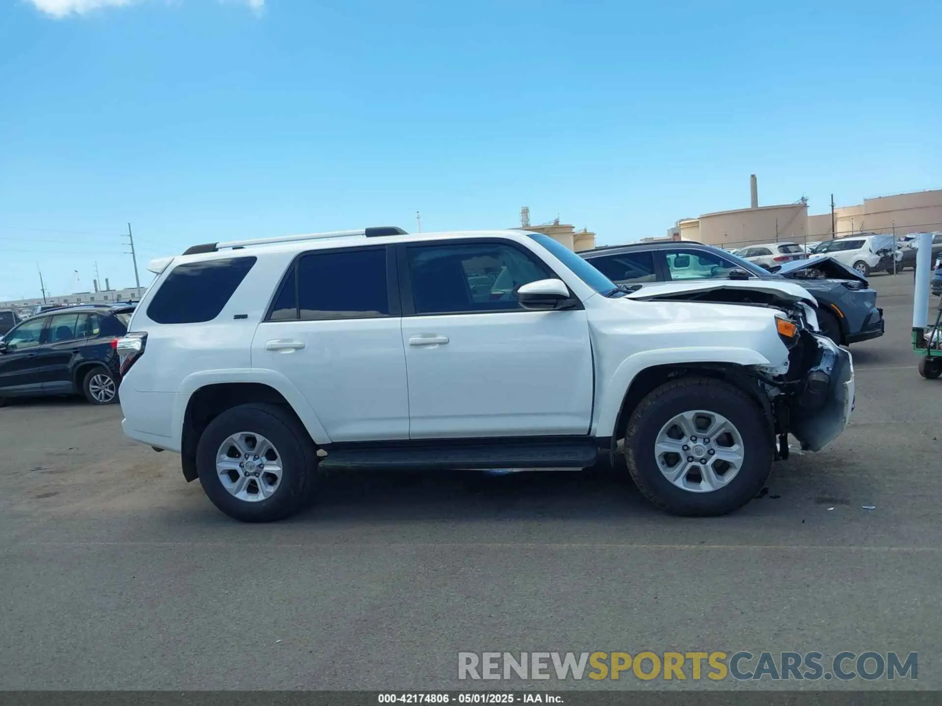 13 Photograph of a damaged car JTEMU5JR3M5944752 TOYOTA 4RUNNER 2021