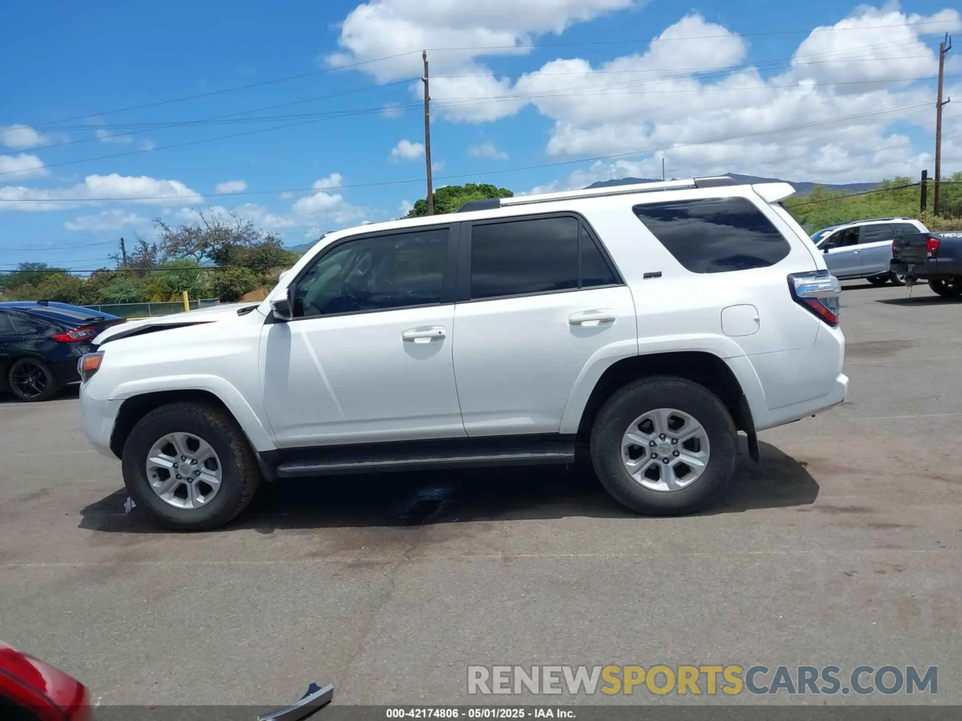 14 Photograph of a damaged car JTEMU5JR3M5944752 TOYOTA 4RUNNER 2021