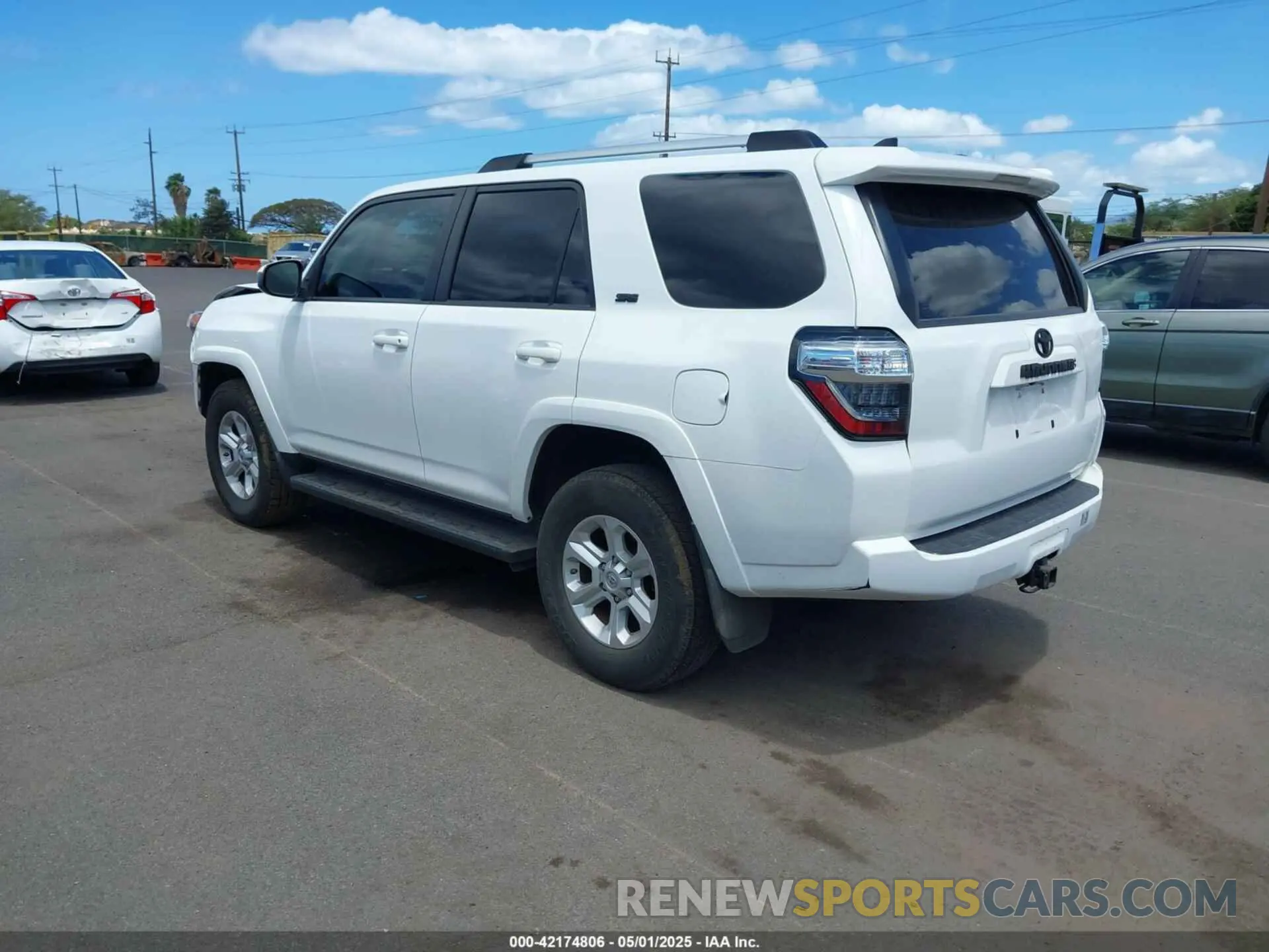 3 Photograph of a damaged car JTEMU5JR3M5944752 TOYOTA 4RUNNER 2021