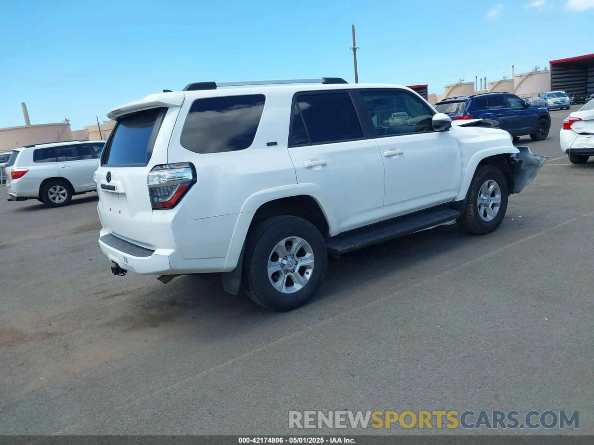 4 Photograph of a damaged car JTEMU5JR3M5944752 TOYOTA 4RUNNER 2021