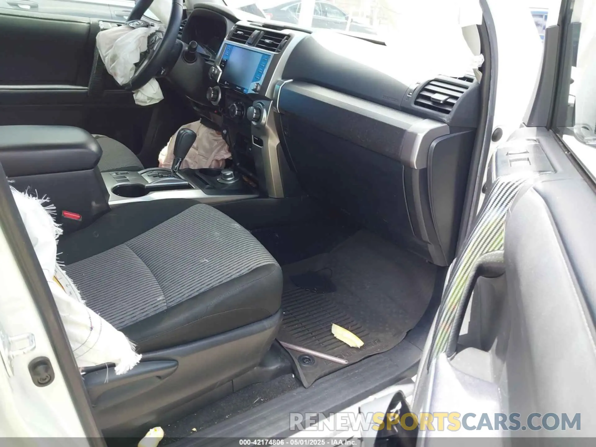 5 Photograph of a damaged car JTEMU5JR3M5944752 TOYOTA 4RUNNER 2021