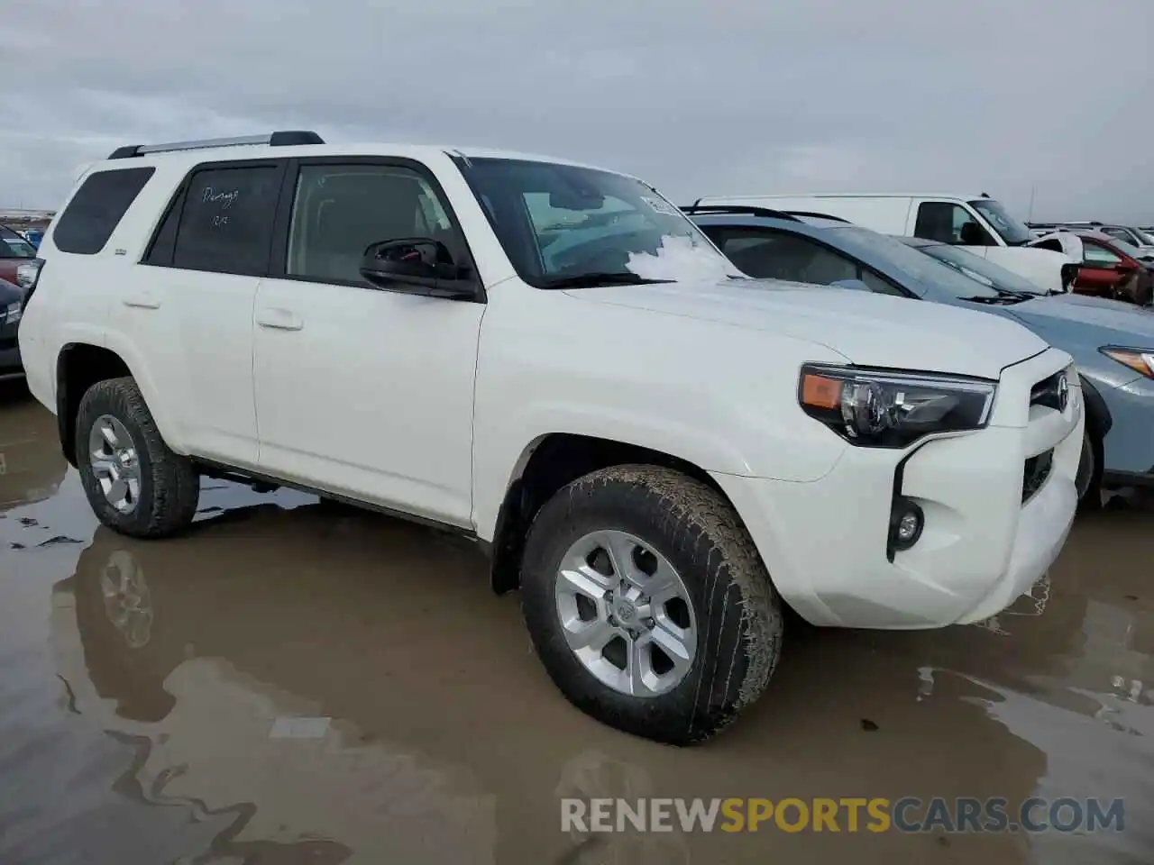 4 Photograph of a damaged car JTEMU5JR4M5933792 TOYOTA 4RUNNER 2021