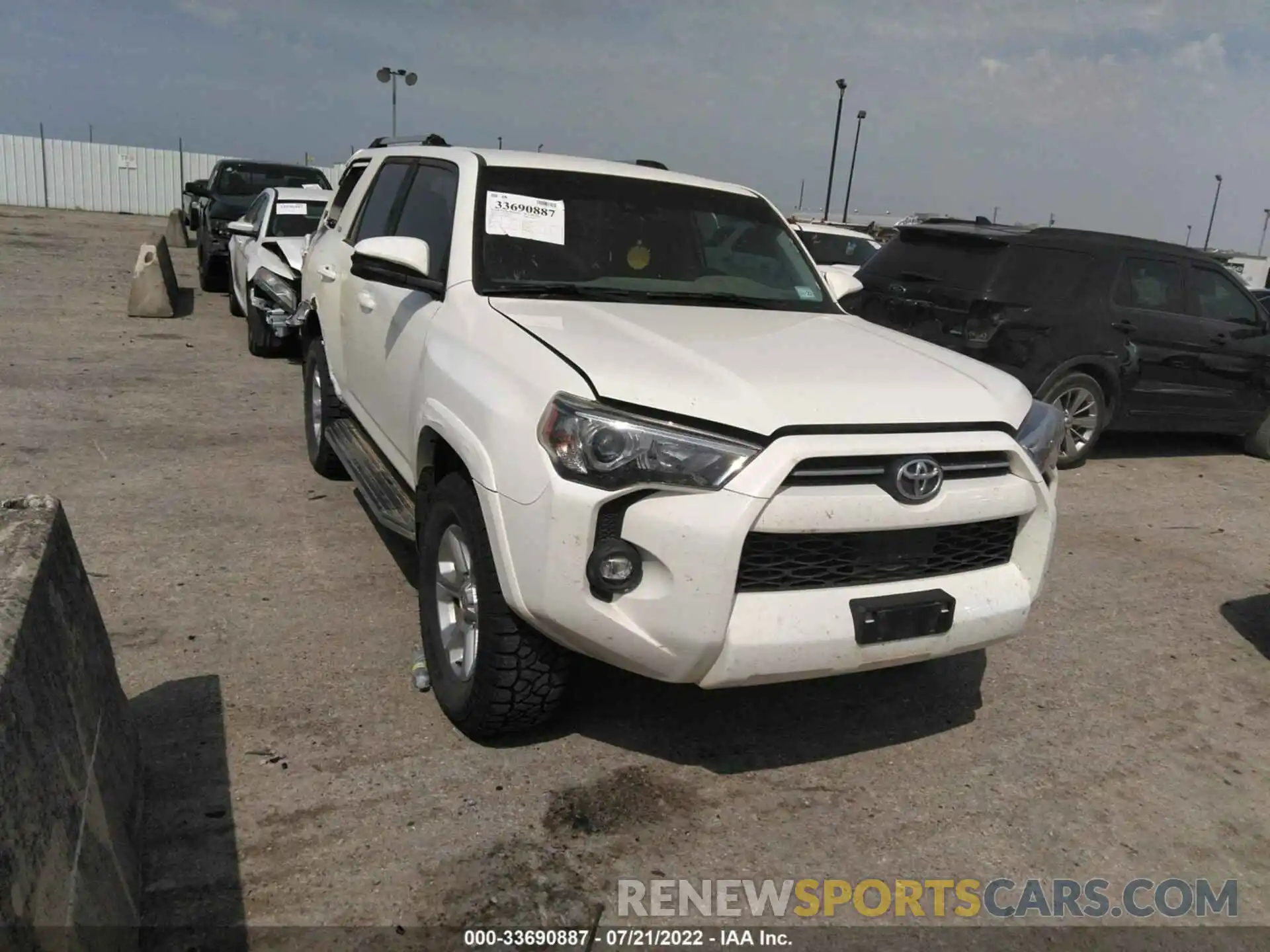 1 Photograph of a damaged car JTEMU5JR5M5862666 TOYOTA 4RUNNER 2021