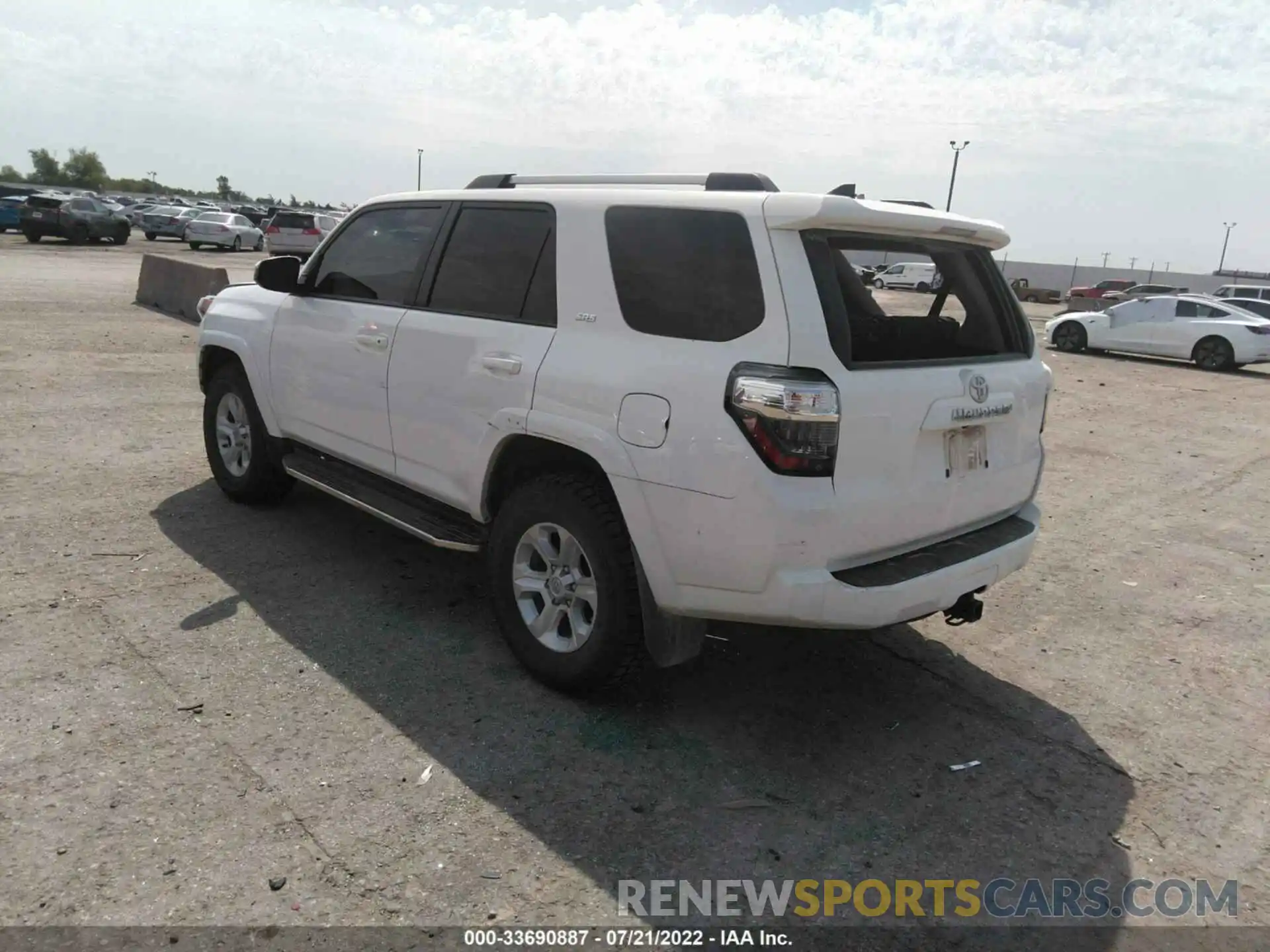 3 Photograph of a damaged car JTEMU5JR5M5862666 TOYOTA 4RUNNER 2021