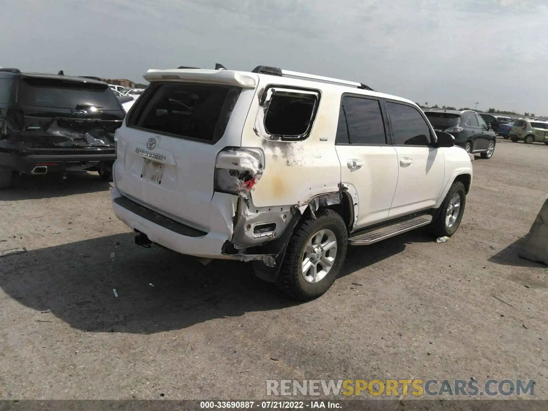 6 Photograph of a damaged car JTEMU5JR5M5862666 TOYOTA 4RUNNER 2021