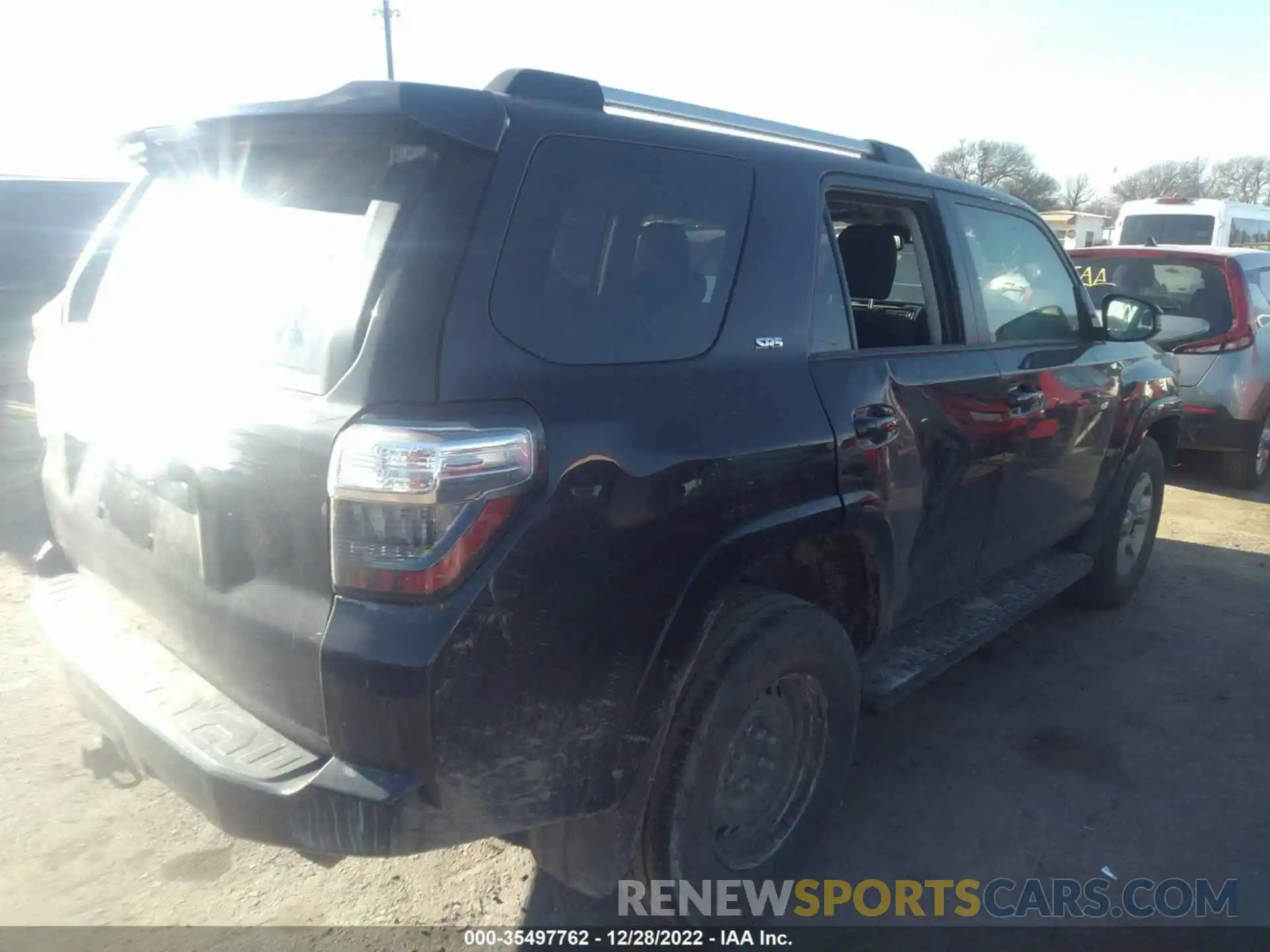 4 Photograph of a damaged car JTEMU5JR5M5937625 TOYOTA 4RUNNER 2021