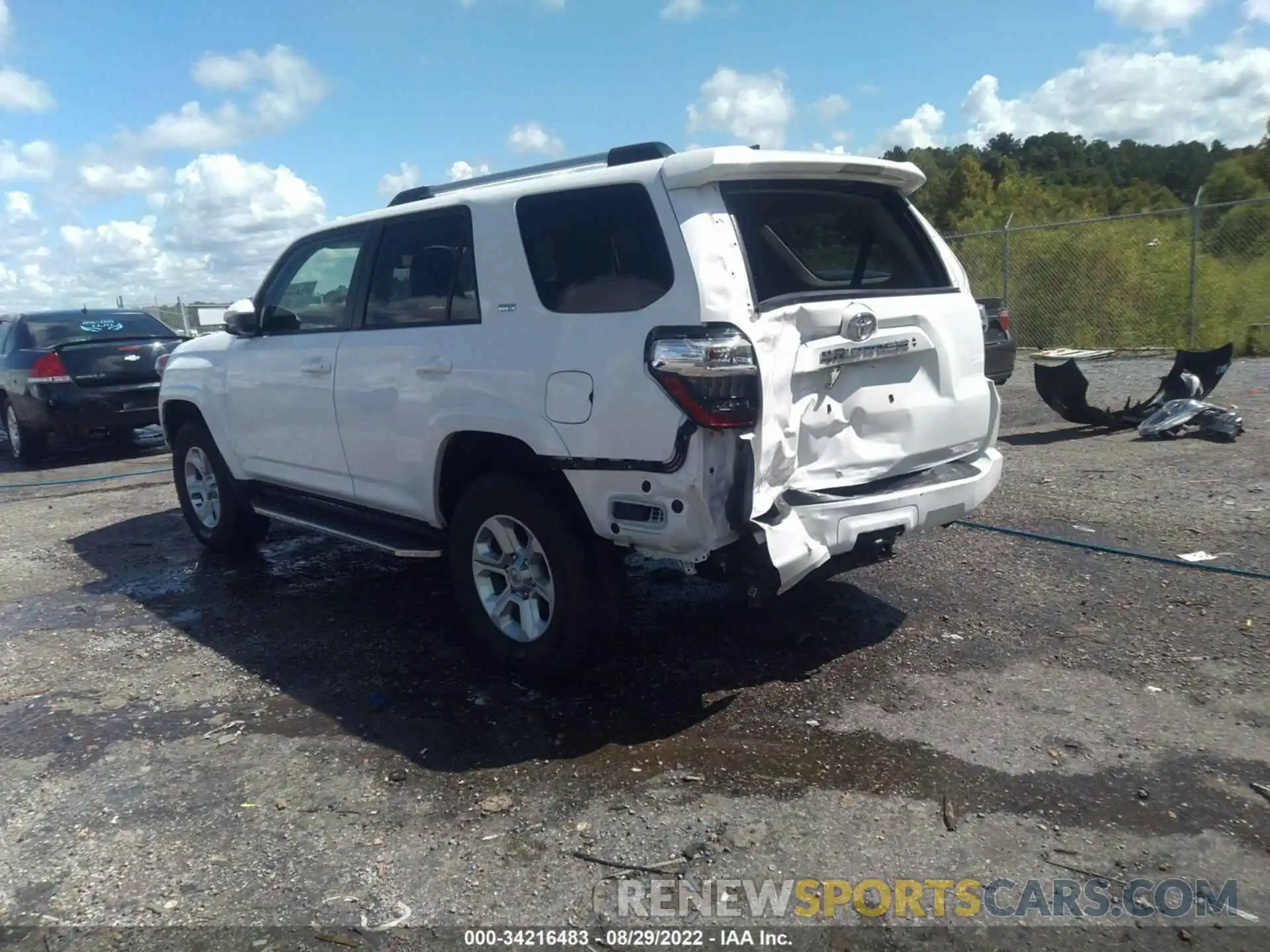 3 Photograph of a damaged car JTEMU5JR5M5940041 TOYOTA 4RUNNER 2021