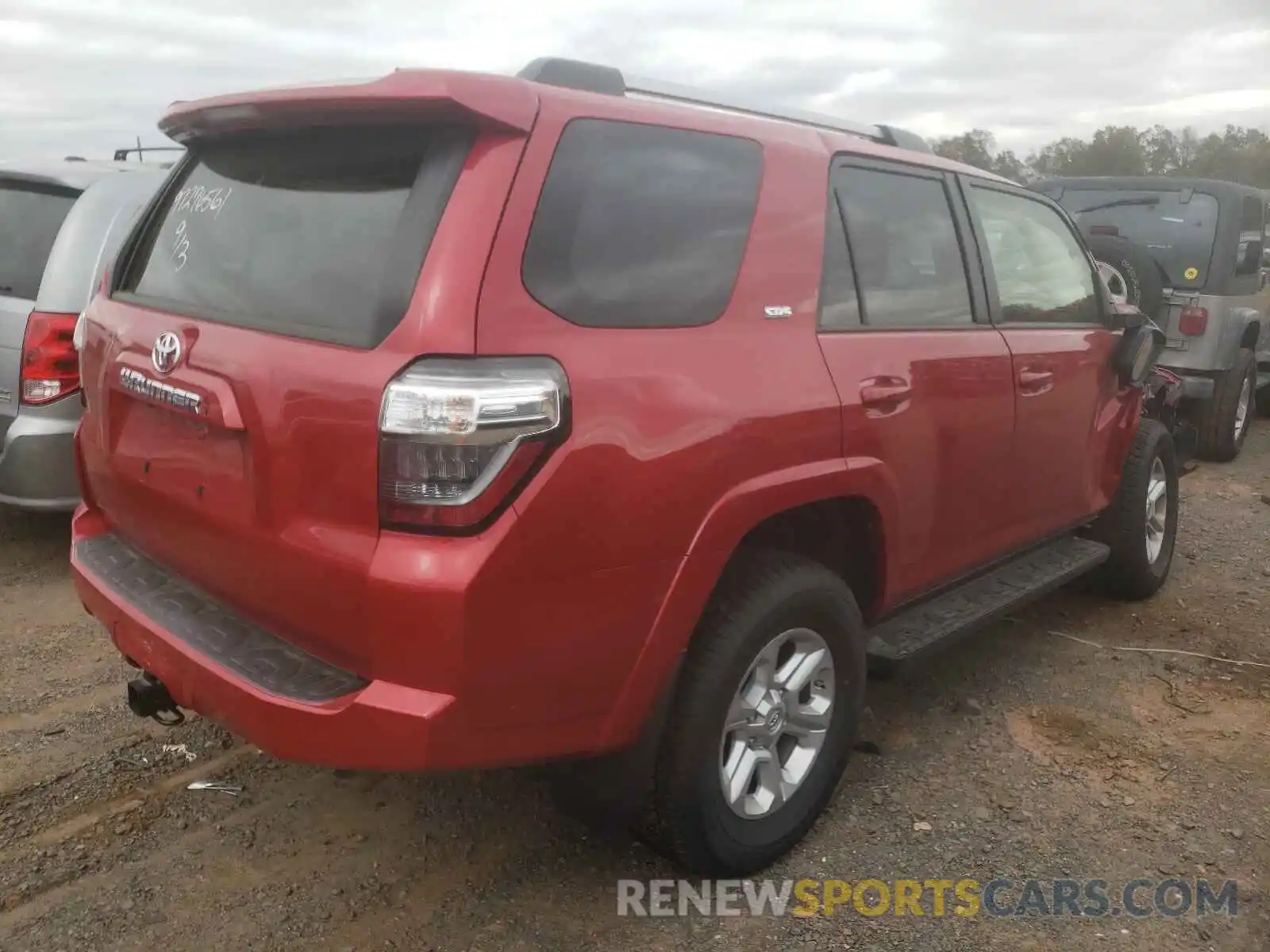 4 Photograph of a damaged car JTEMU5JR5M5940864 TOYOTA 4RUNNER 2021