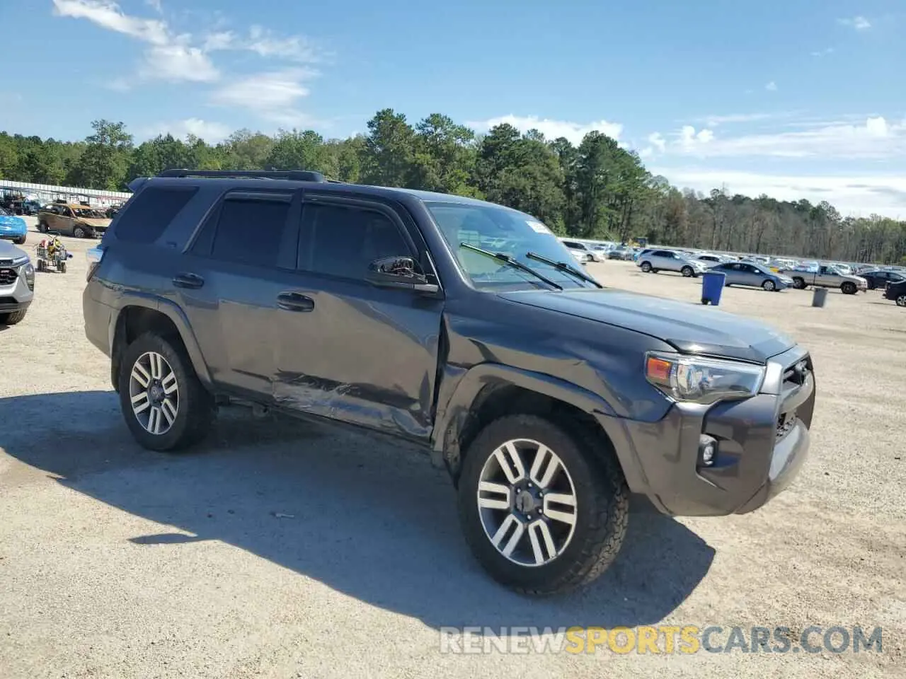 4 Photograph of a damaged car JTEMU5JR5M5949211 TOYOTA 4RUNNER 2021