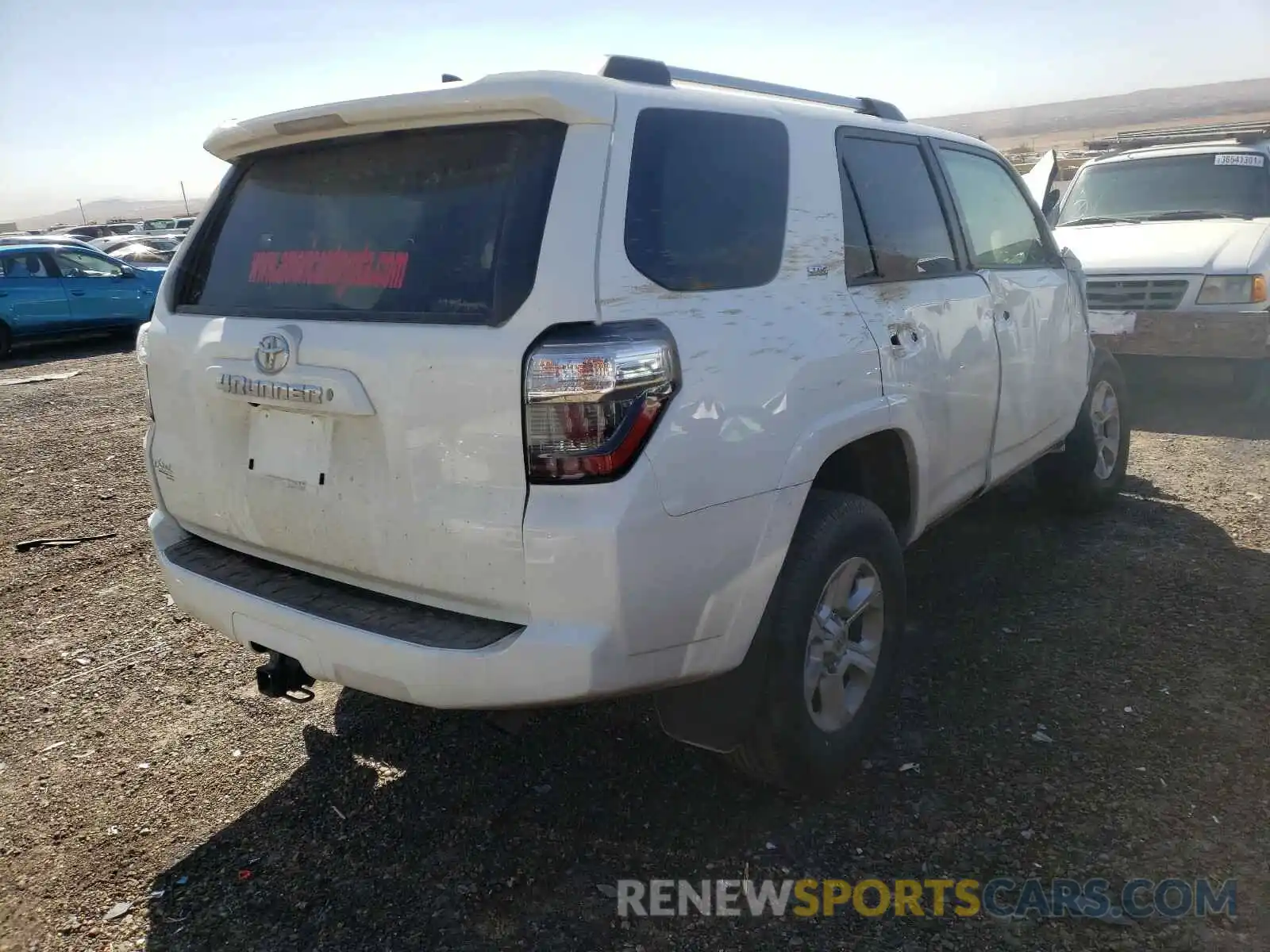 4 Photograph of a damaged car JTEMU5JR6M5840336 TOYOTA 4RUNNER 2021